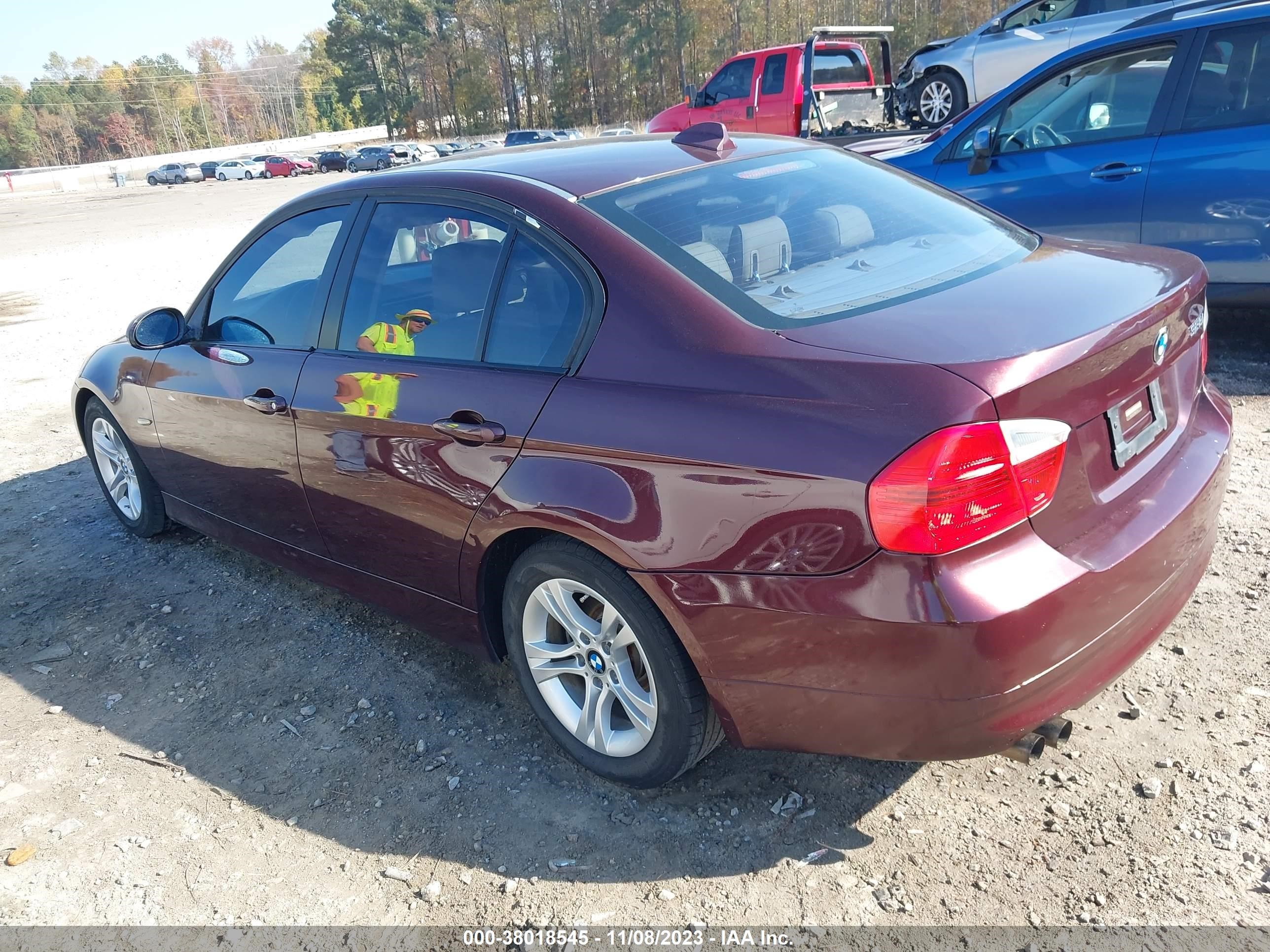 Photo 2 VIN: WBAVA37598NL48204 - BMW 3ER 