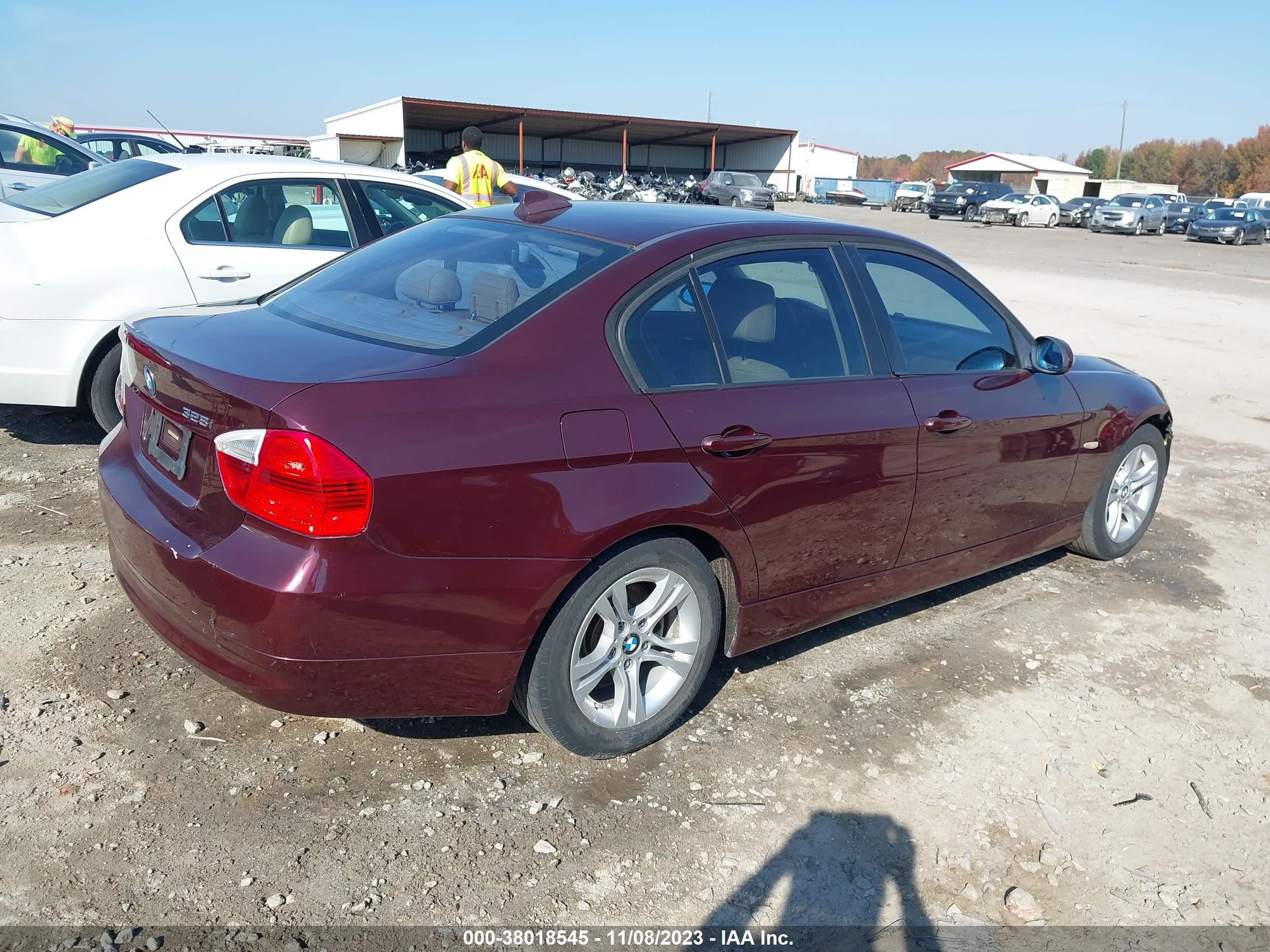 Photo 3 VIN: WBAVA37598NL48204 - BMW 3ER 