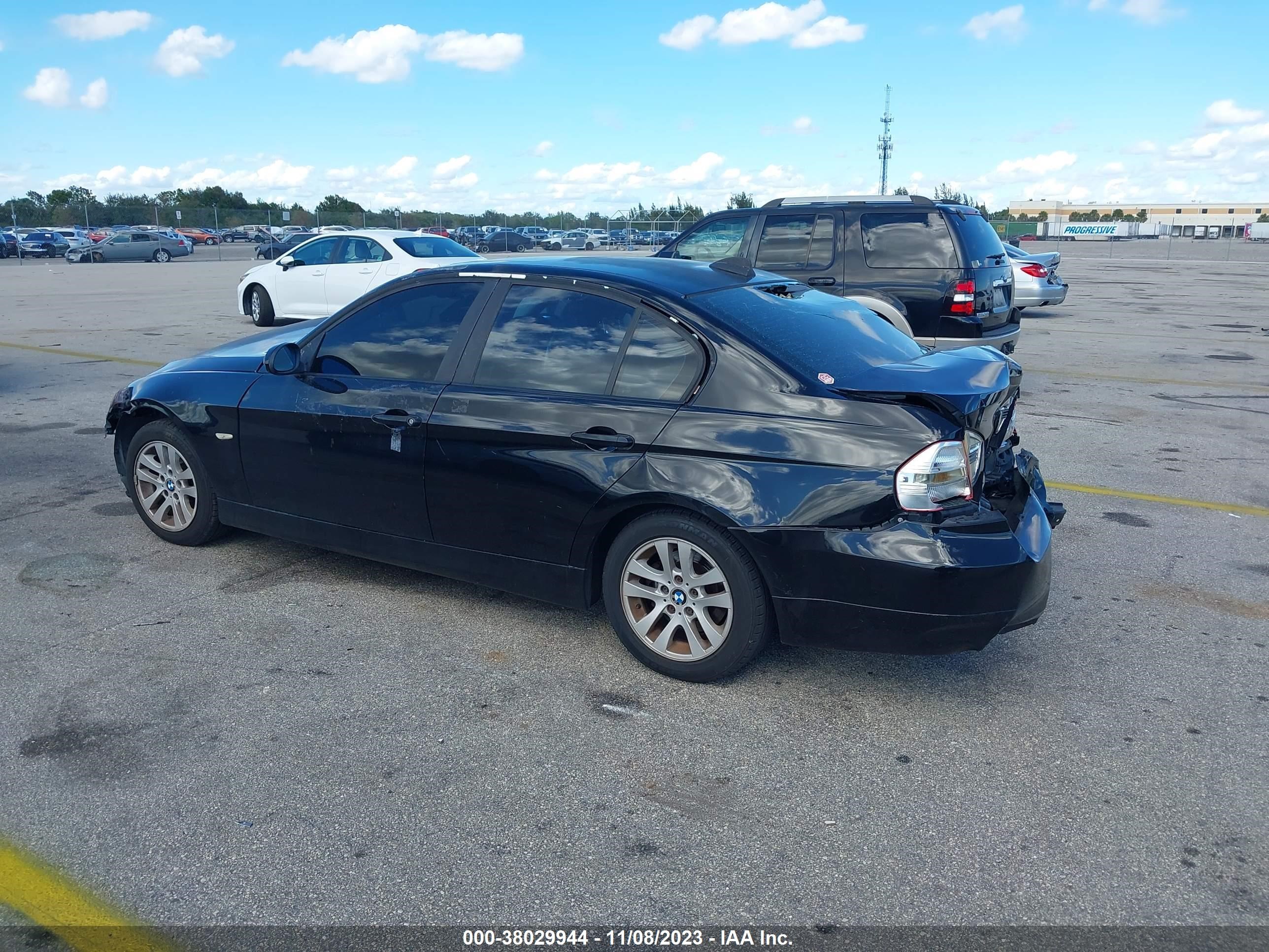 Photo 2 VIN: WBAVA375X7NE28824 - BMW 3ER 