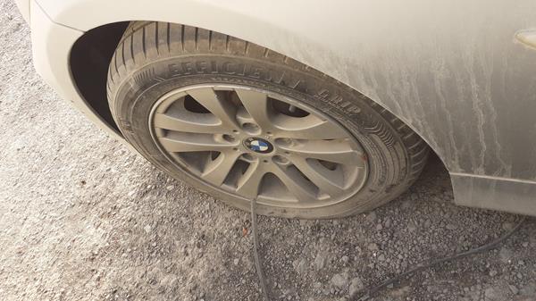 Photo 29 VIN: WBAVA71037VE24750 - BMW 320I 