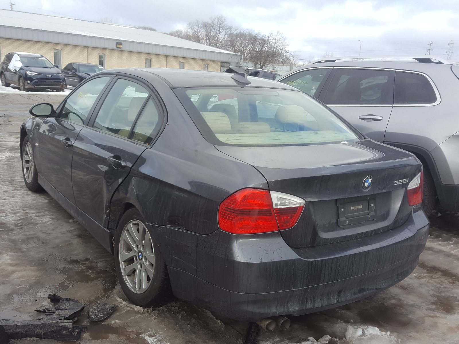 Photo 2 VIN: WBAVB13516KR58720 - BMW 325 I 