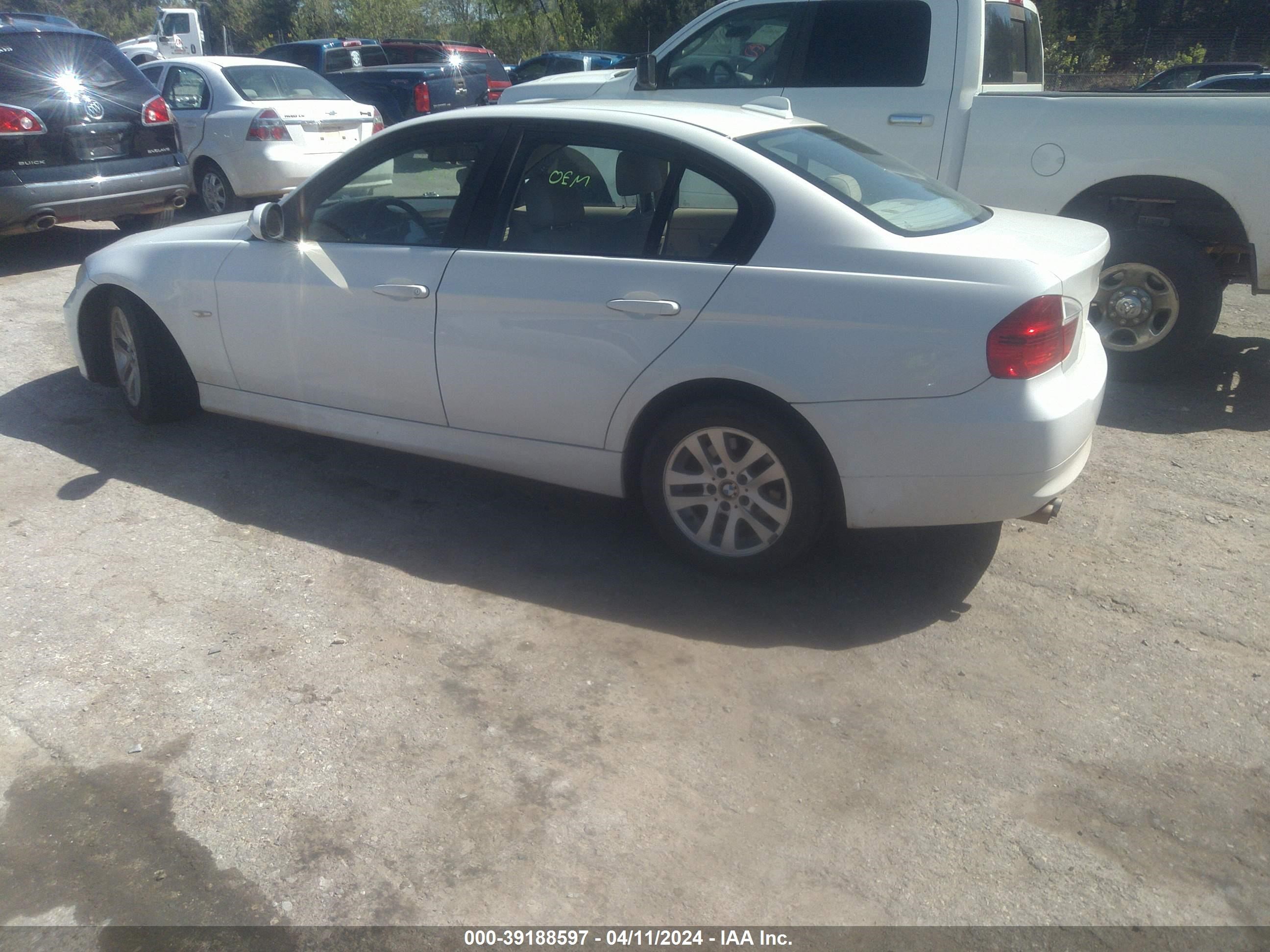 Photo 2 VIN: WBAVB13516KX39644 - BMW 3ER 