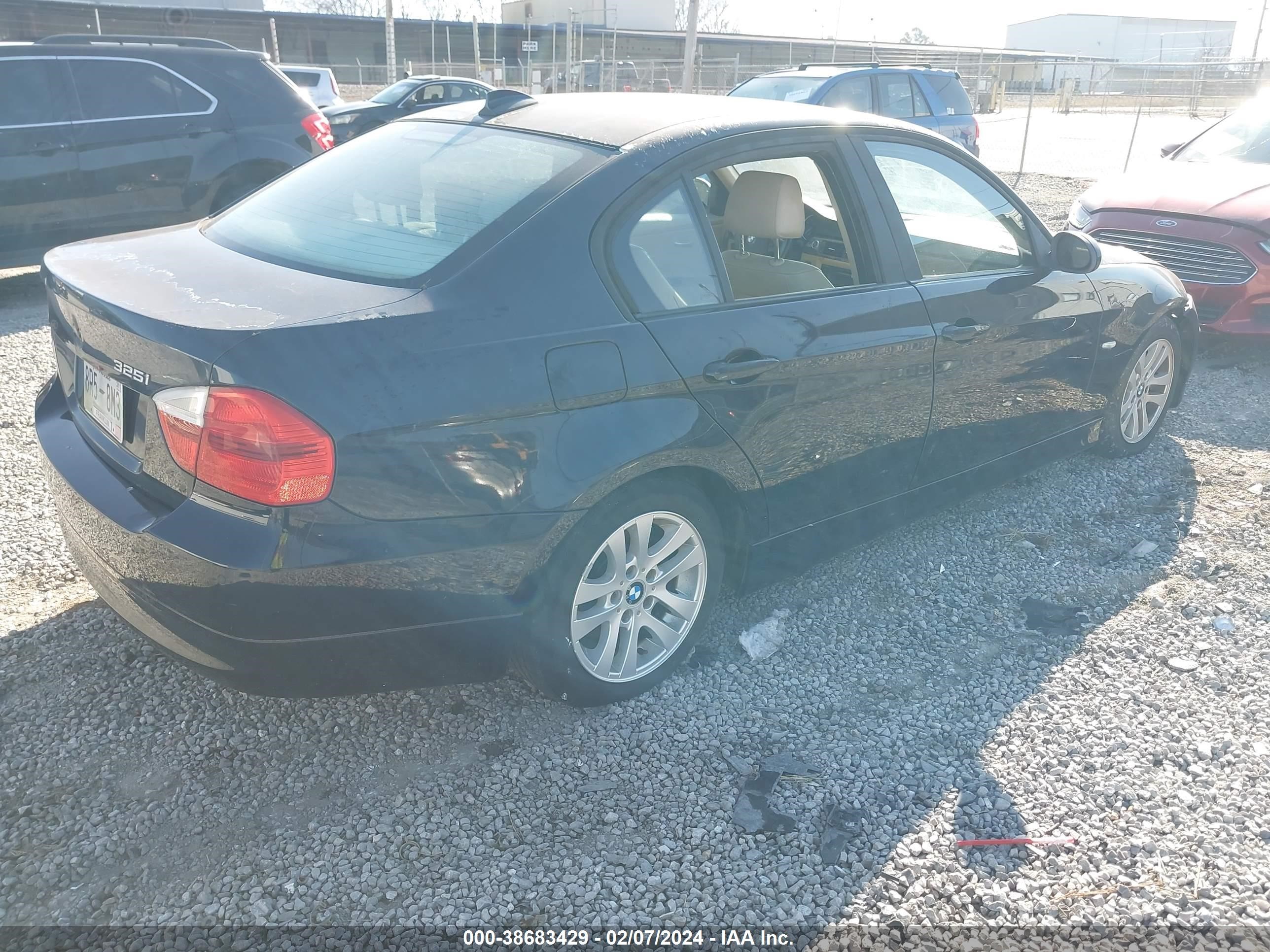 Photo 3 VIN: WBAVB13546KX32946 - BMW 3ER 