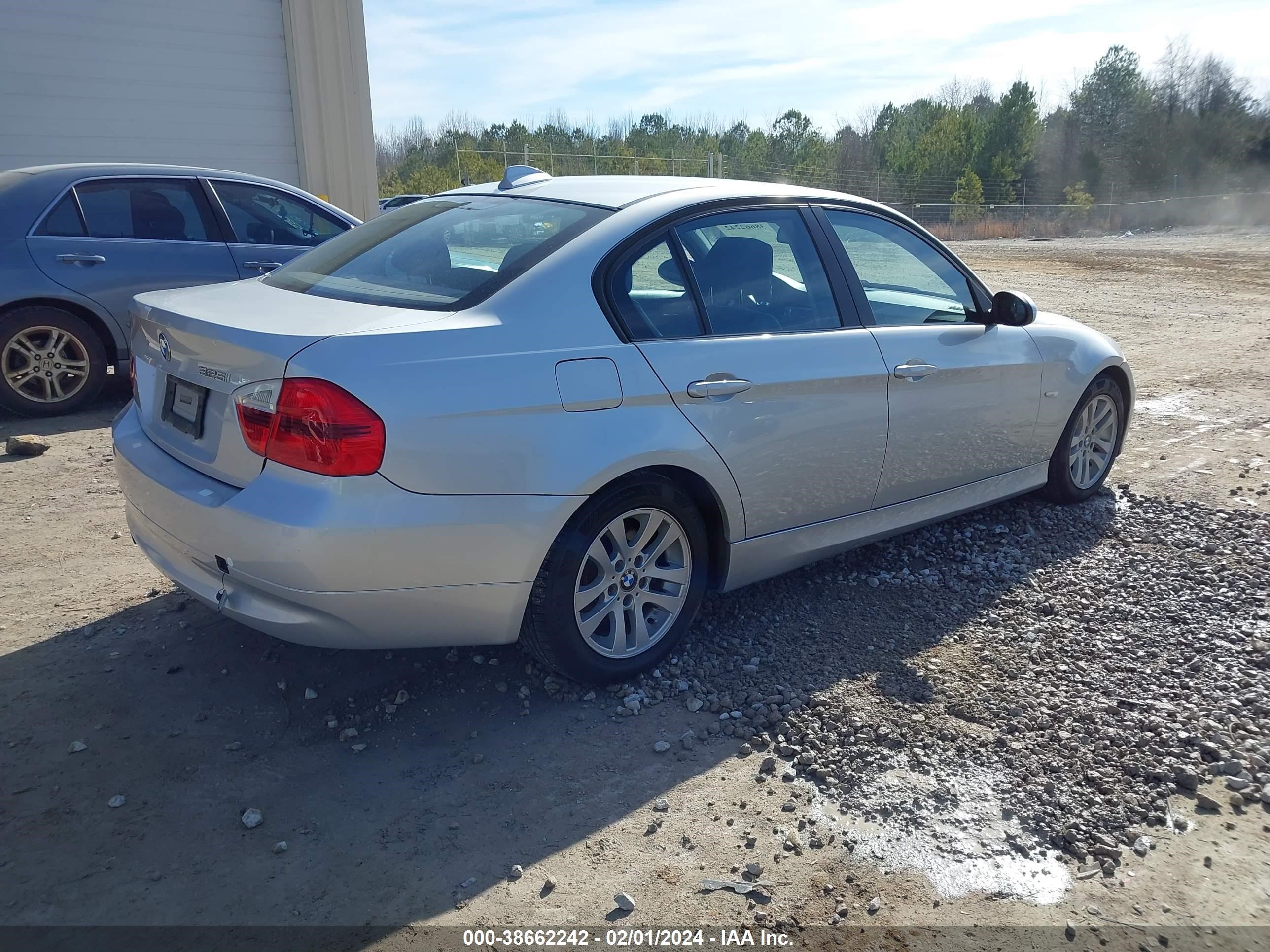 Photo 3 VIN: WBAVB13546PT15099 - BMW 3ER 