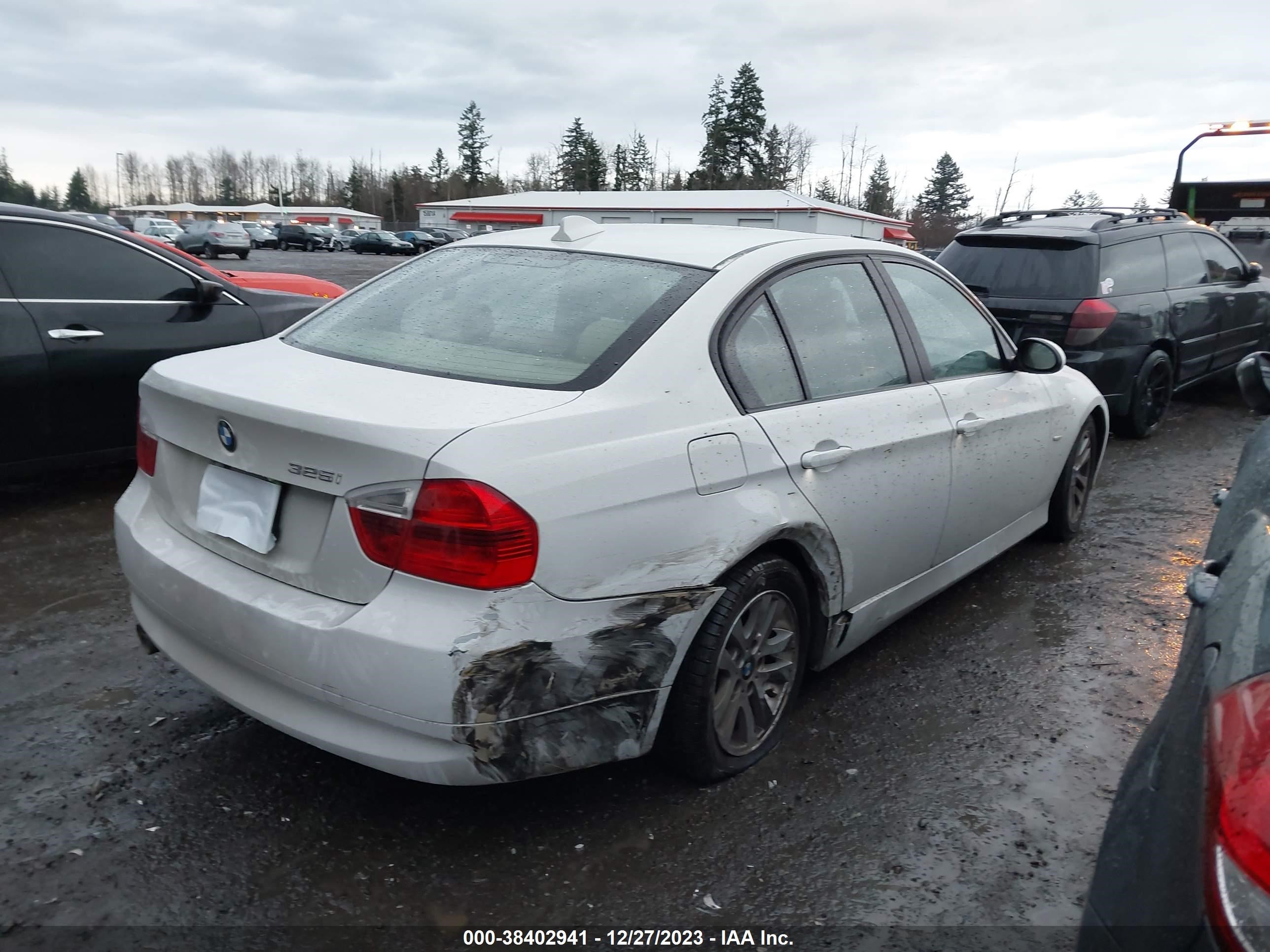 Photo 3 VIN: WBAVB13586KX62886 - BMW 3ER 