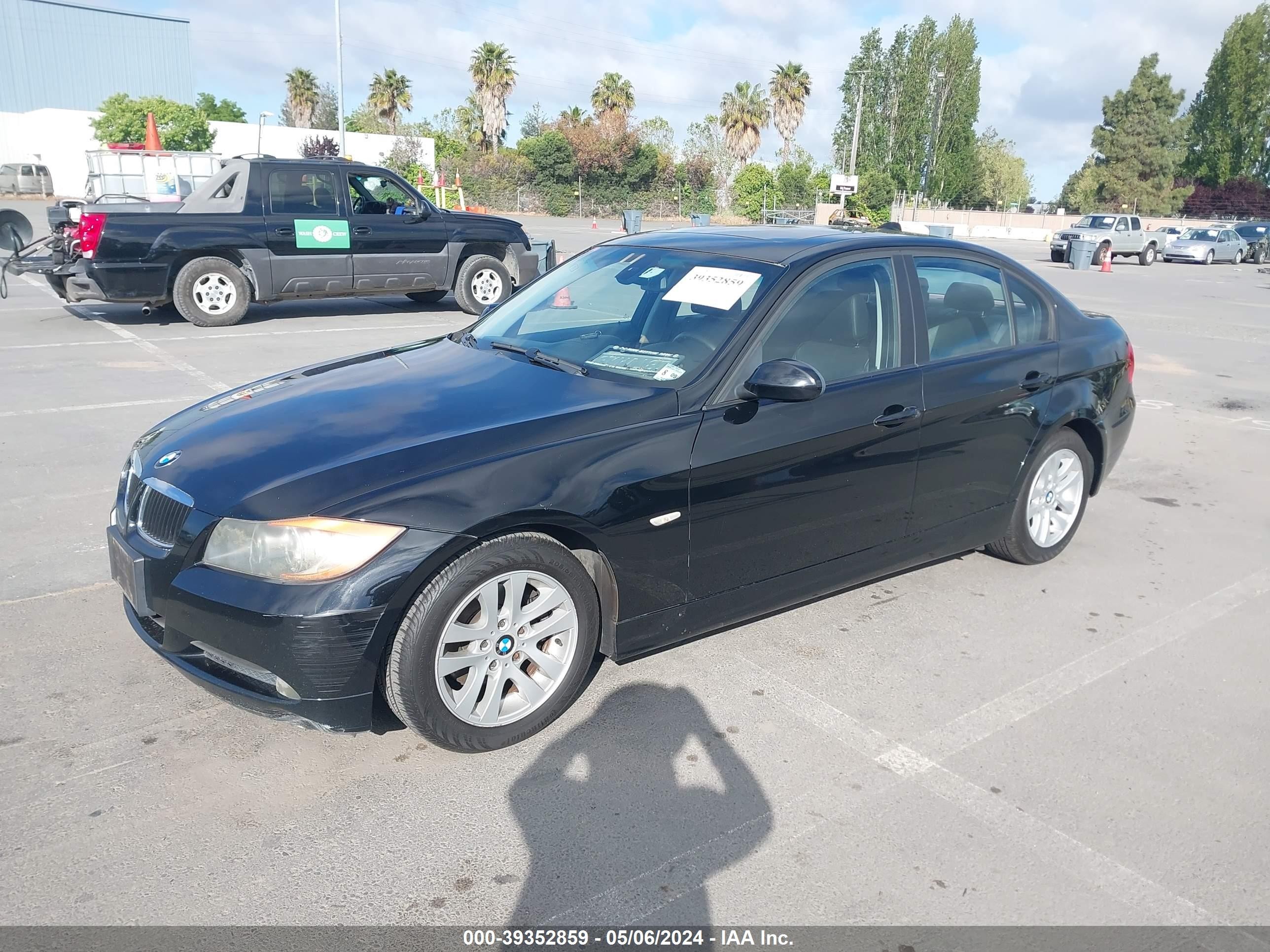 Photo 1 VIN: WBAVB135X6KX41425 - BMW 3ER 