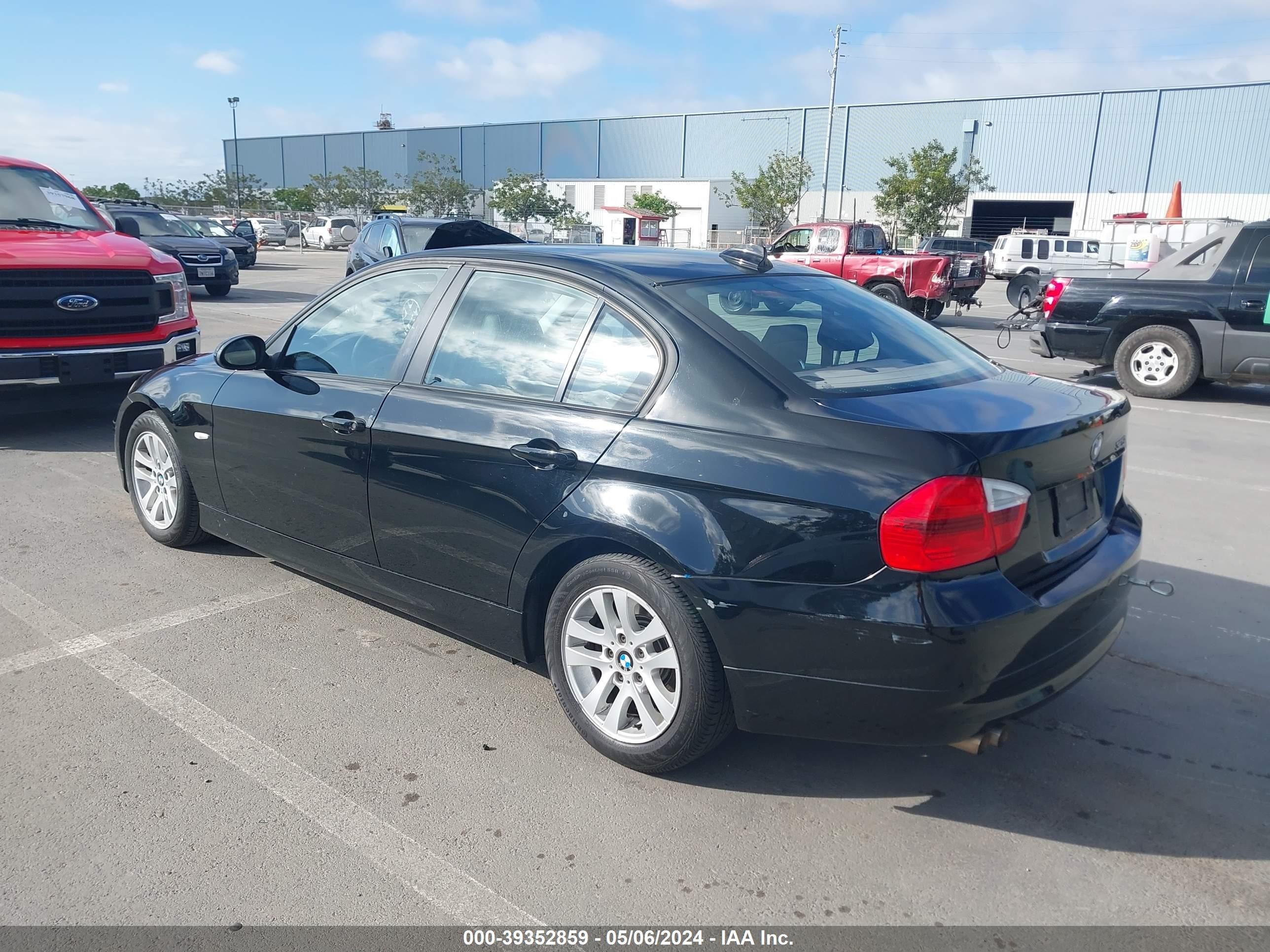 Photo 2 VIN: WBAVB135X6KX41425 - BMW 3ER 