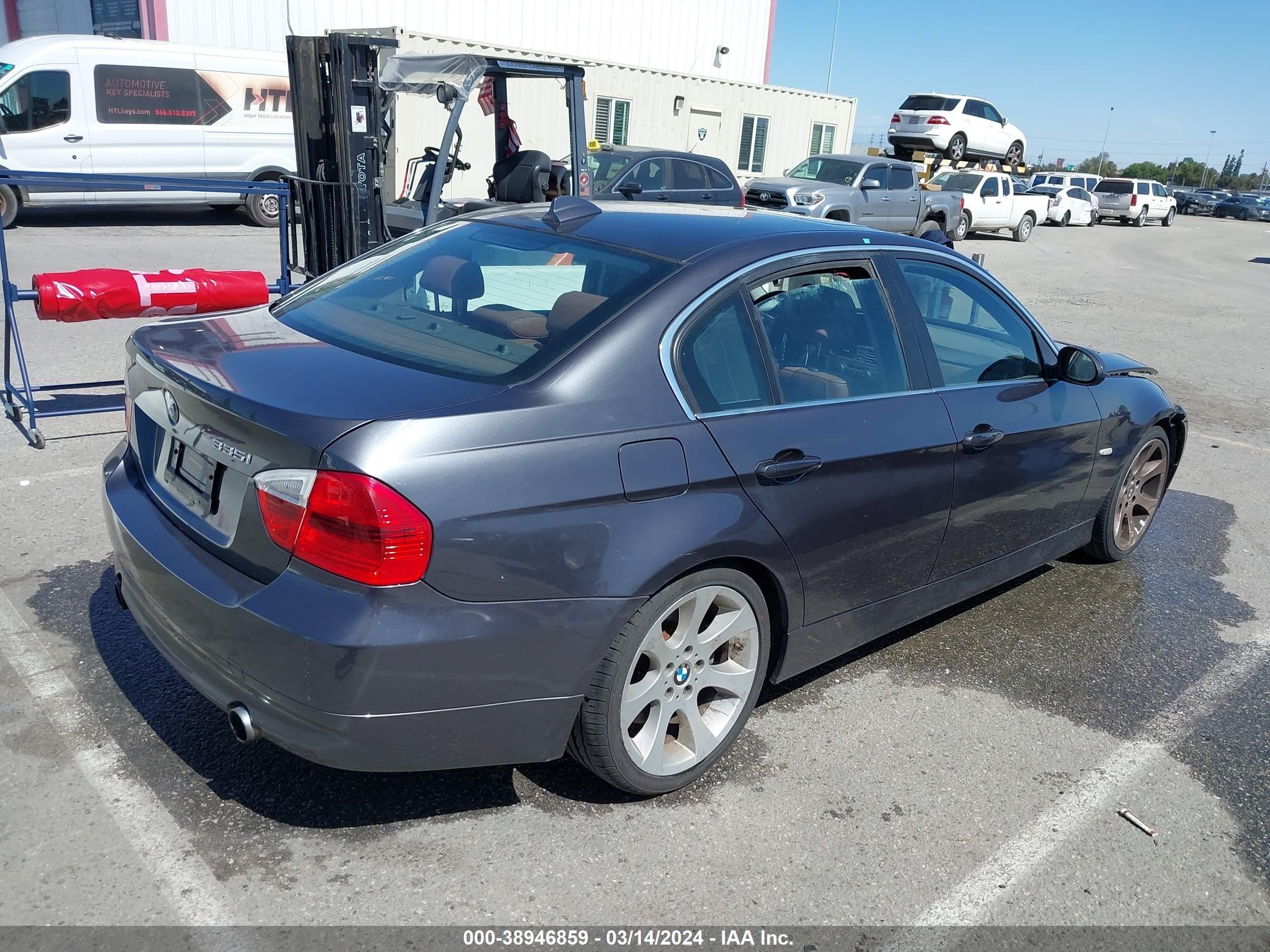 Photo 3 VIN: WBAVB77528NM05427 - BMW 3ER 