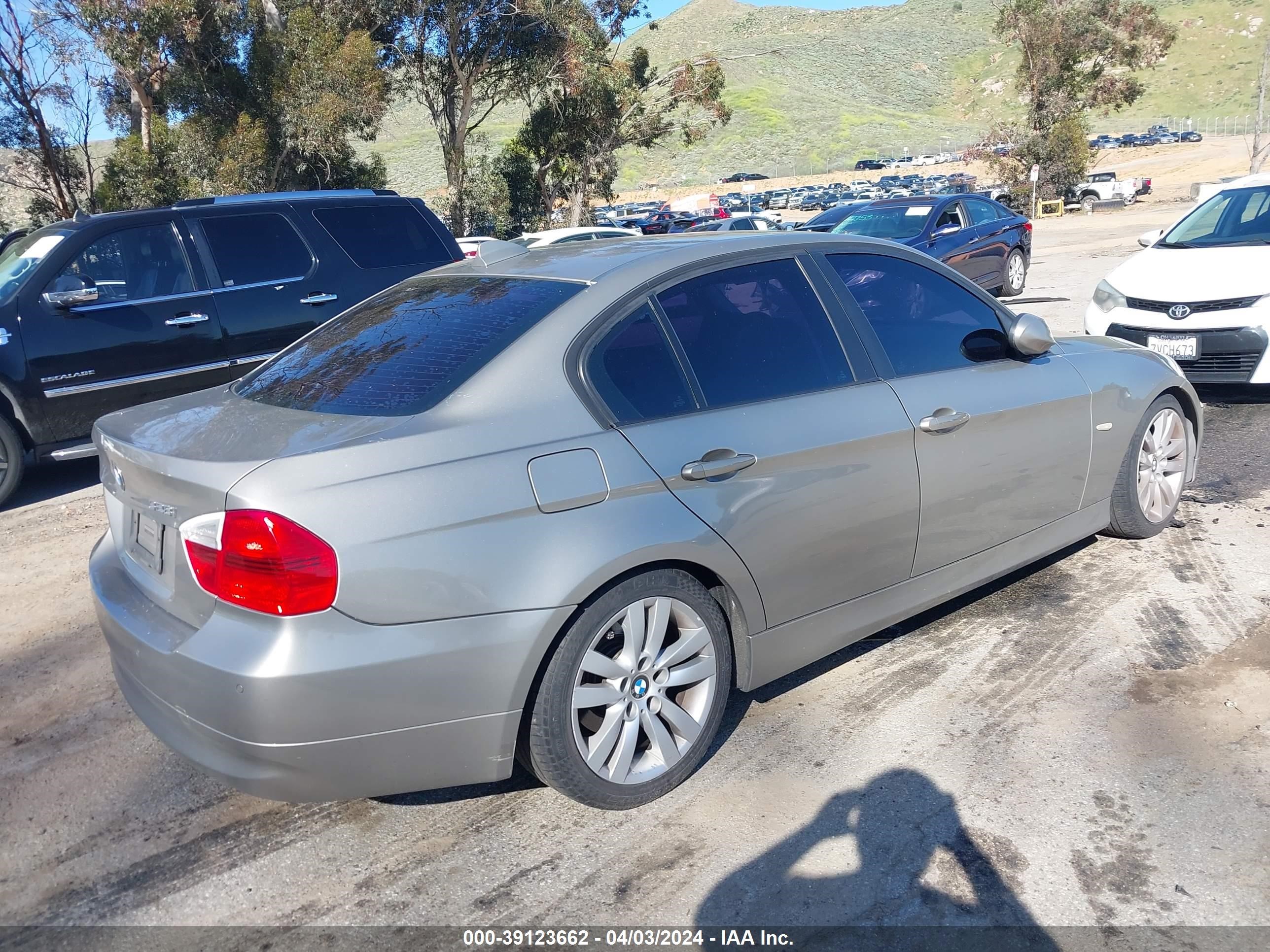 Photo 3 VIN: WBAVC53508FZ86346 - BMW 3ER 