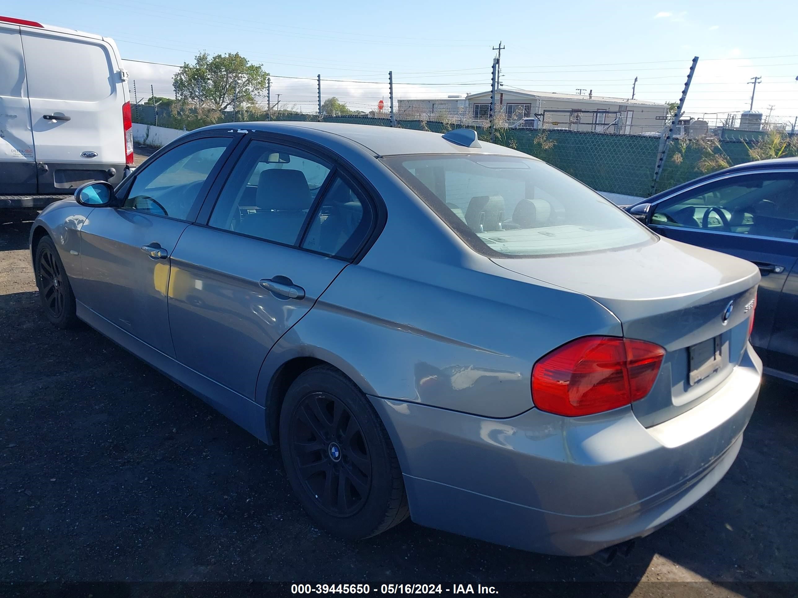 Photo 2 VIN: WBAVC53517FZ76004 - BMW 3ER 