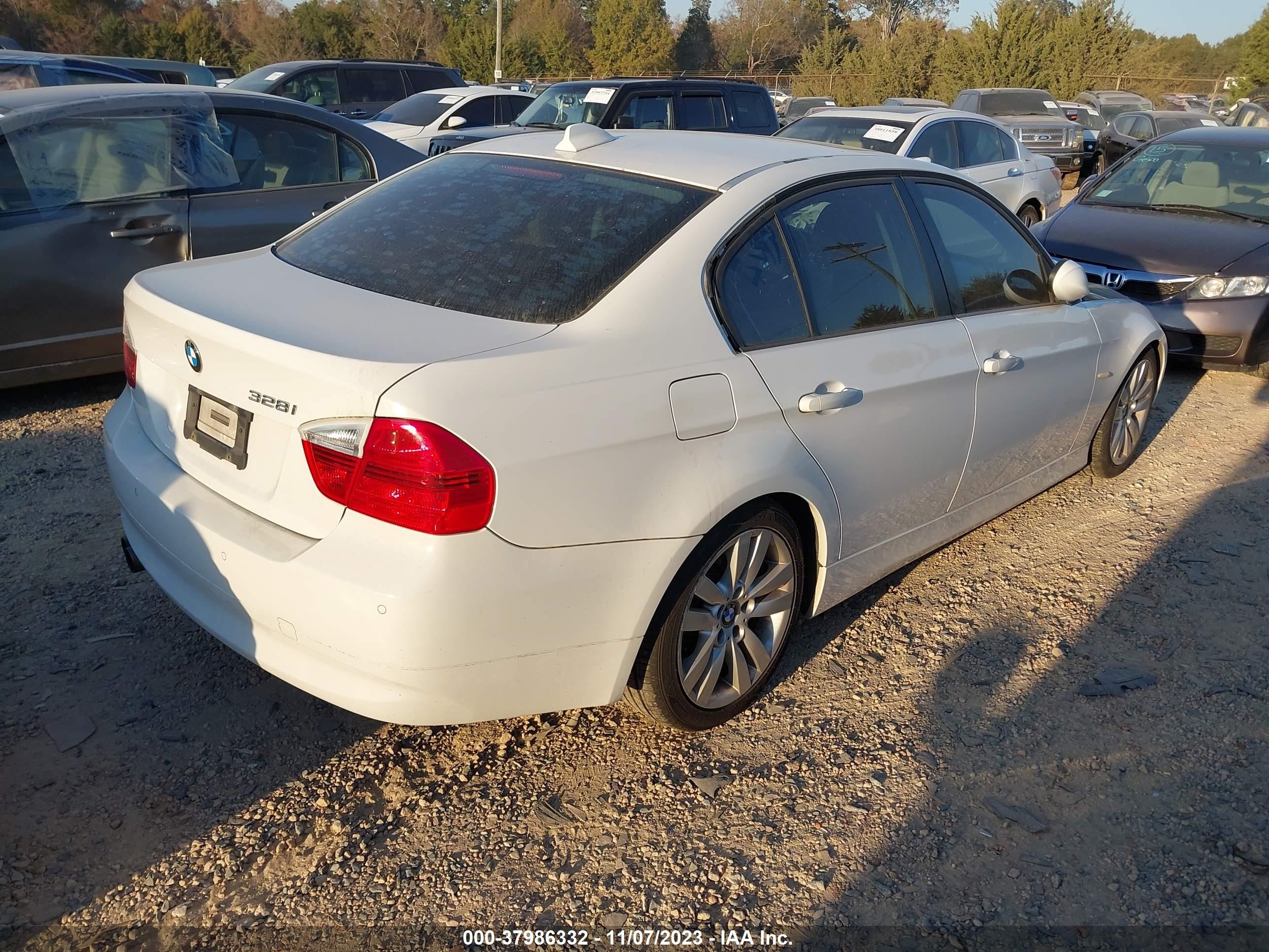 Photo 3 VIN: WBAVC53518F009071 - BMW 3ER 