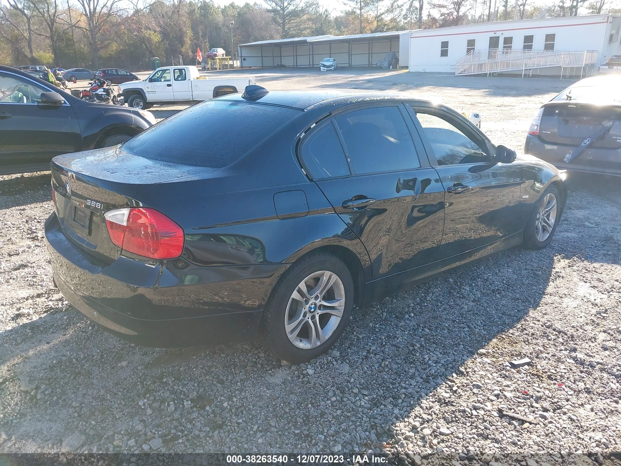 Photo 3 VIN: WBAVC53528F009886 - BMW 3ER 