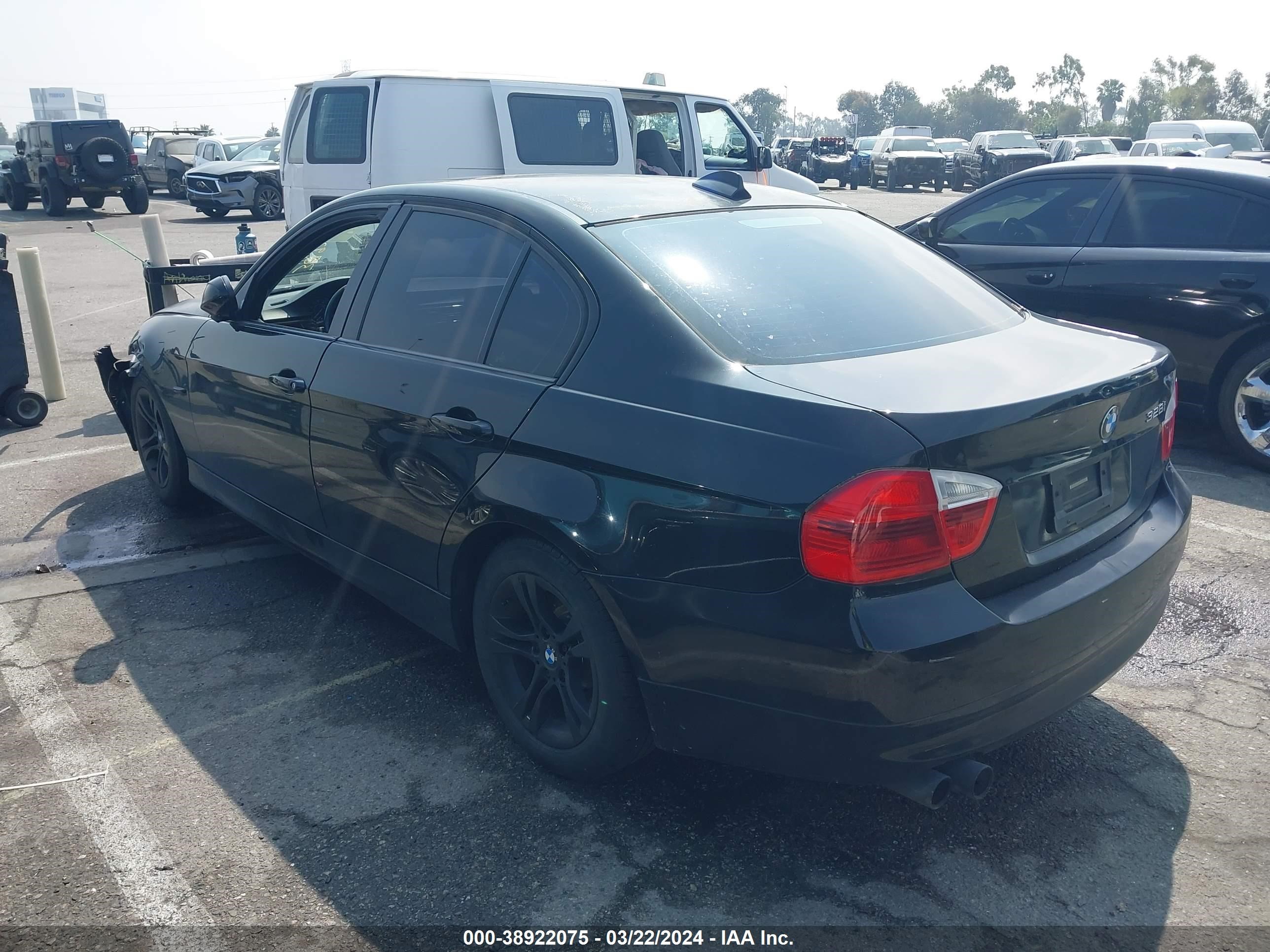 Photo 2 VIN: WBAVC53528FZ84789 - BMW 3ER 