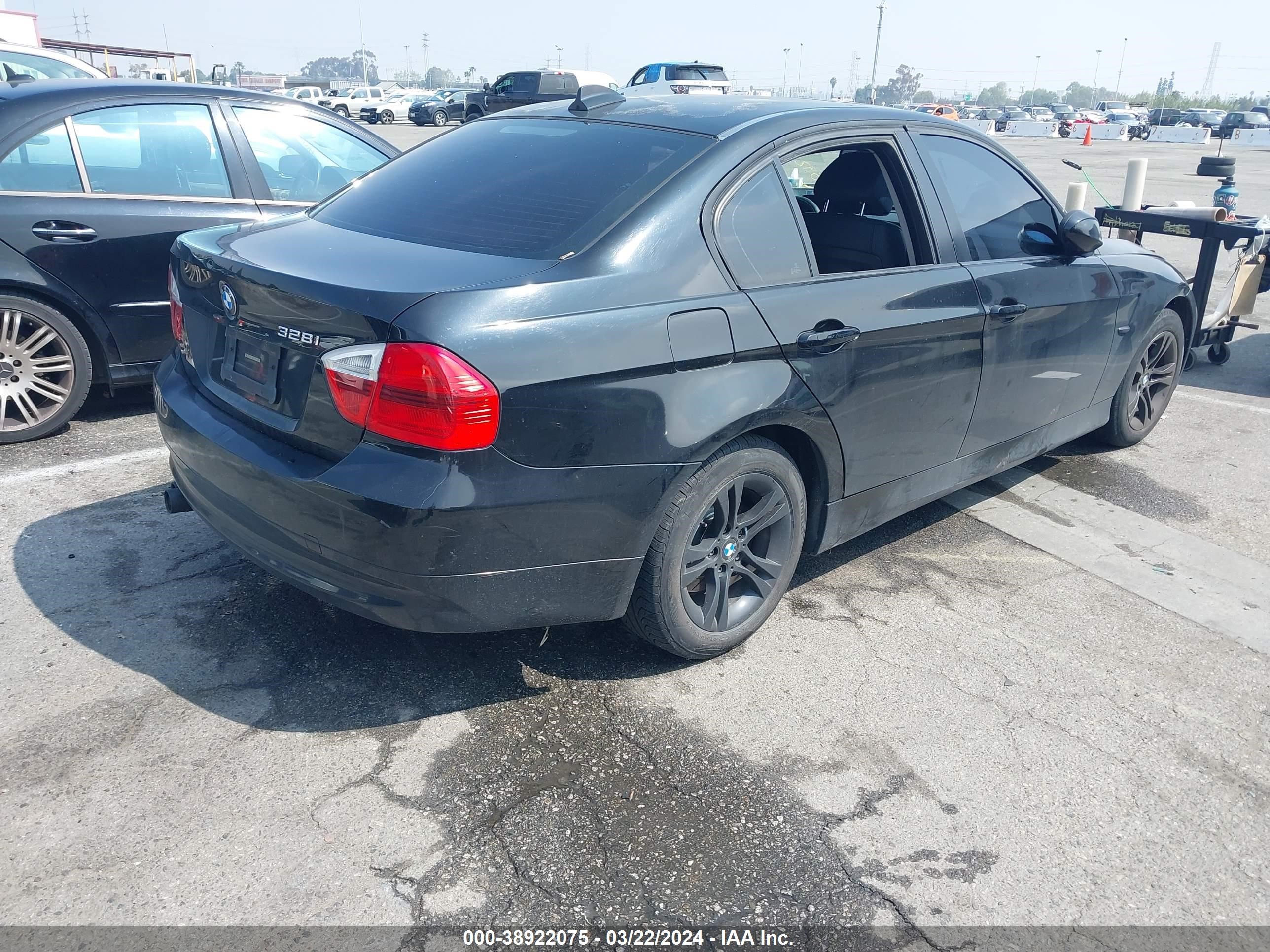 Photo 3 VIN: WBAVC53528FZ84789 - BMW 3ER 