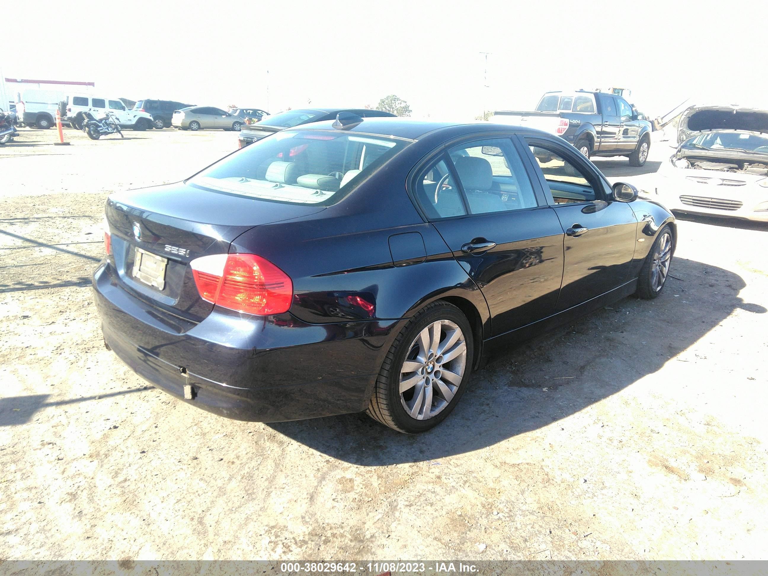 Photo 3 VIN: WBAVC53537FZ80216 - BMW 3ER 