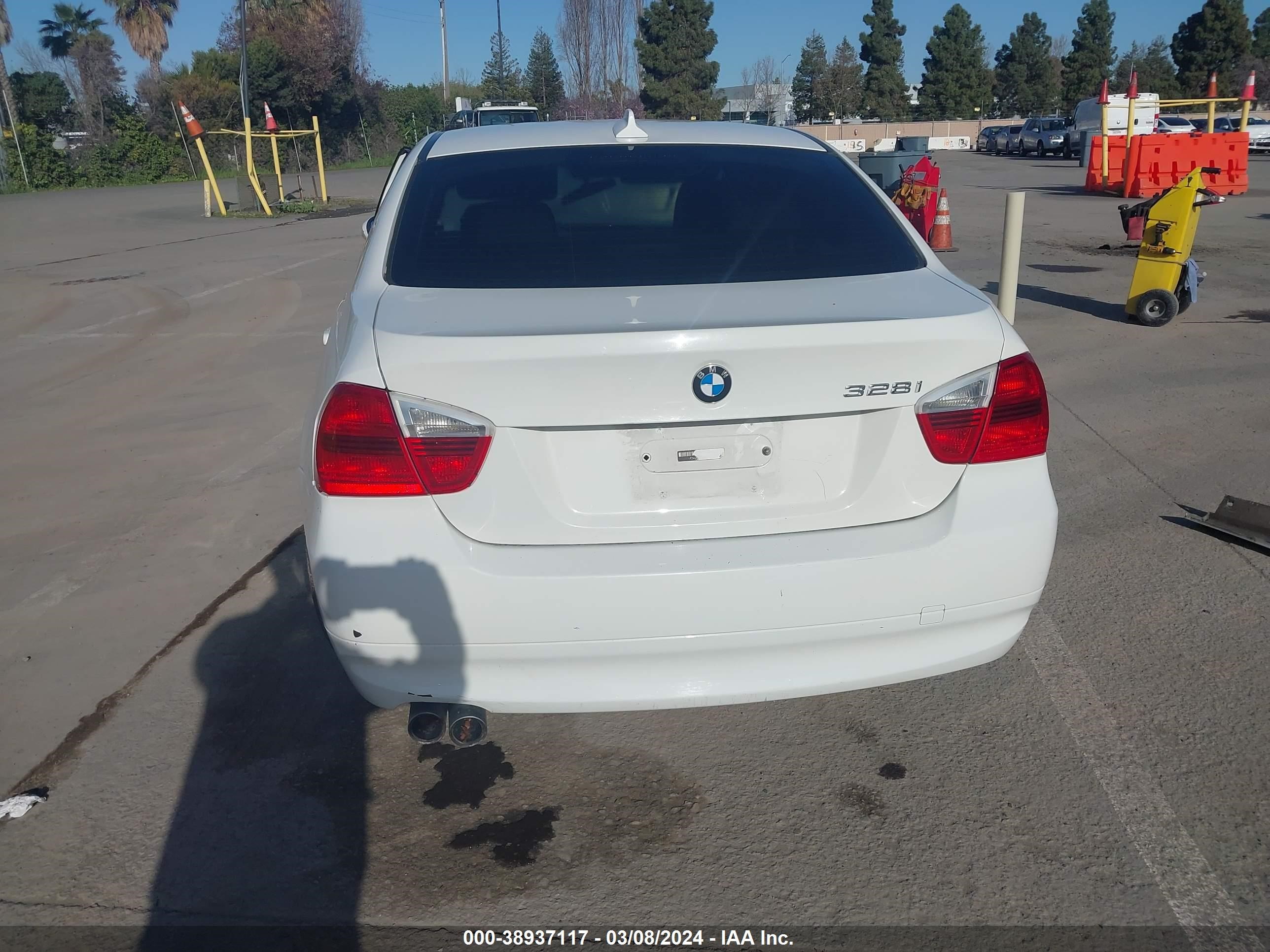 Photo 16 VIN: WBAVC53588FZ83730 - BMW 3ER 