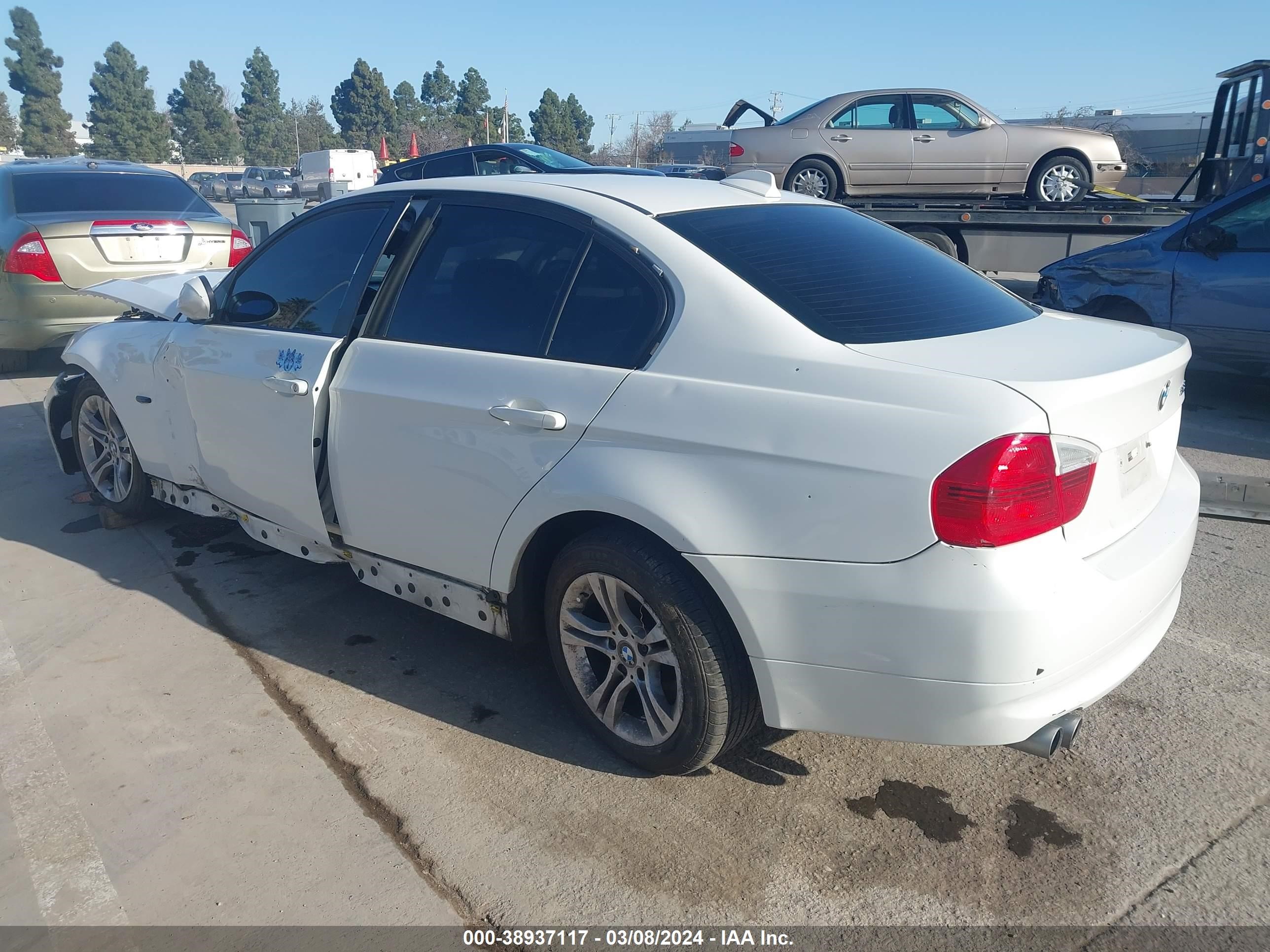 Photo 2 VIN: WBAVC53588FZ83730 - BMW 3ER 