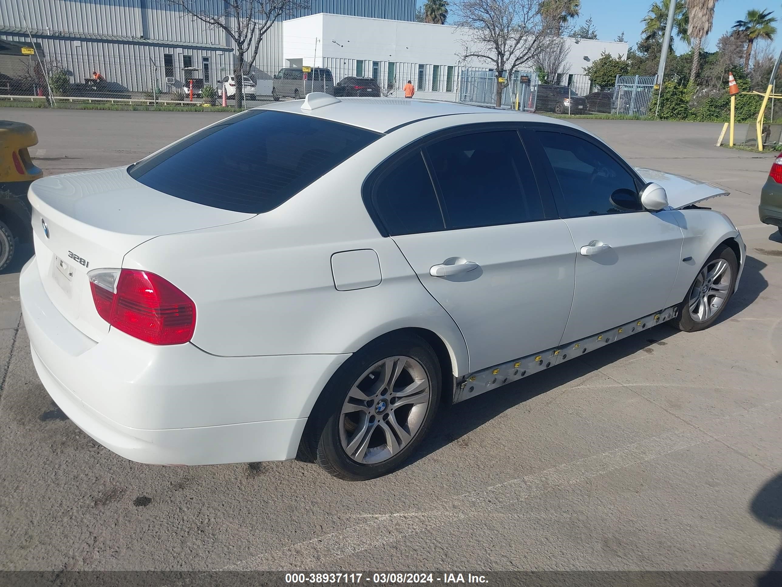 Photo 3 VIN: WBAVC53588FZ83730 - BMW 3ER 