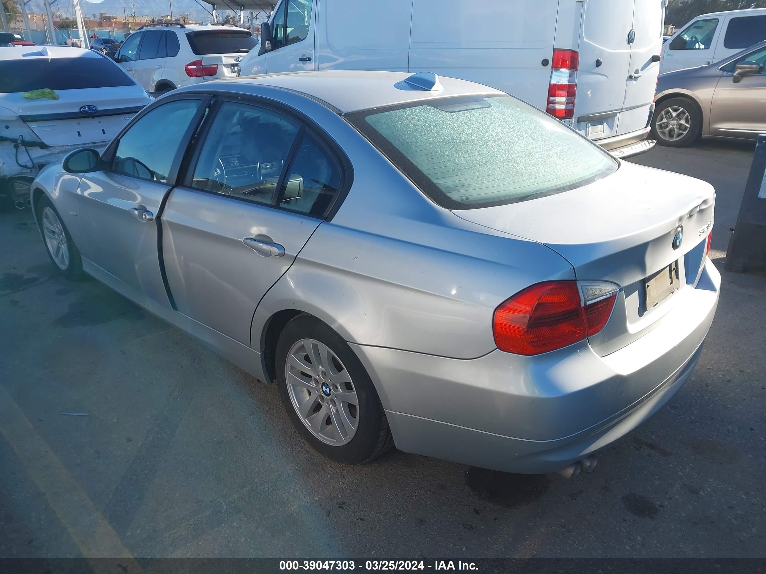 Photo 2 VIN: WBAVC53597FZ75425 - BMW 3ER 