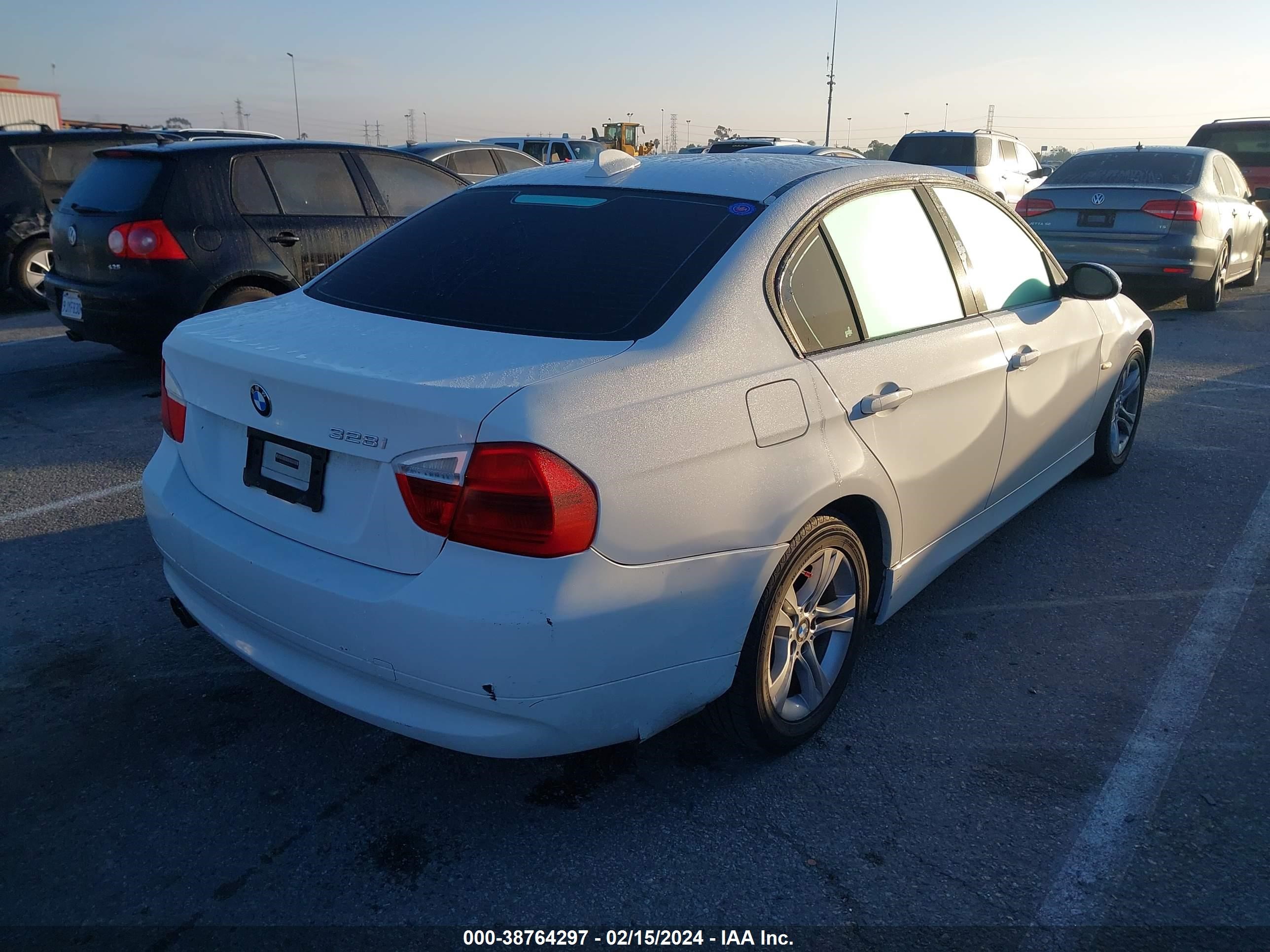 Photo 3 VIN: WBAVC57568NK77744 - BMW 3ER 