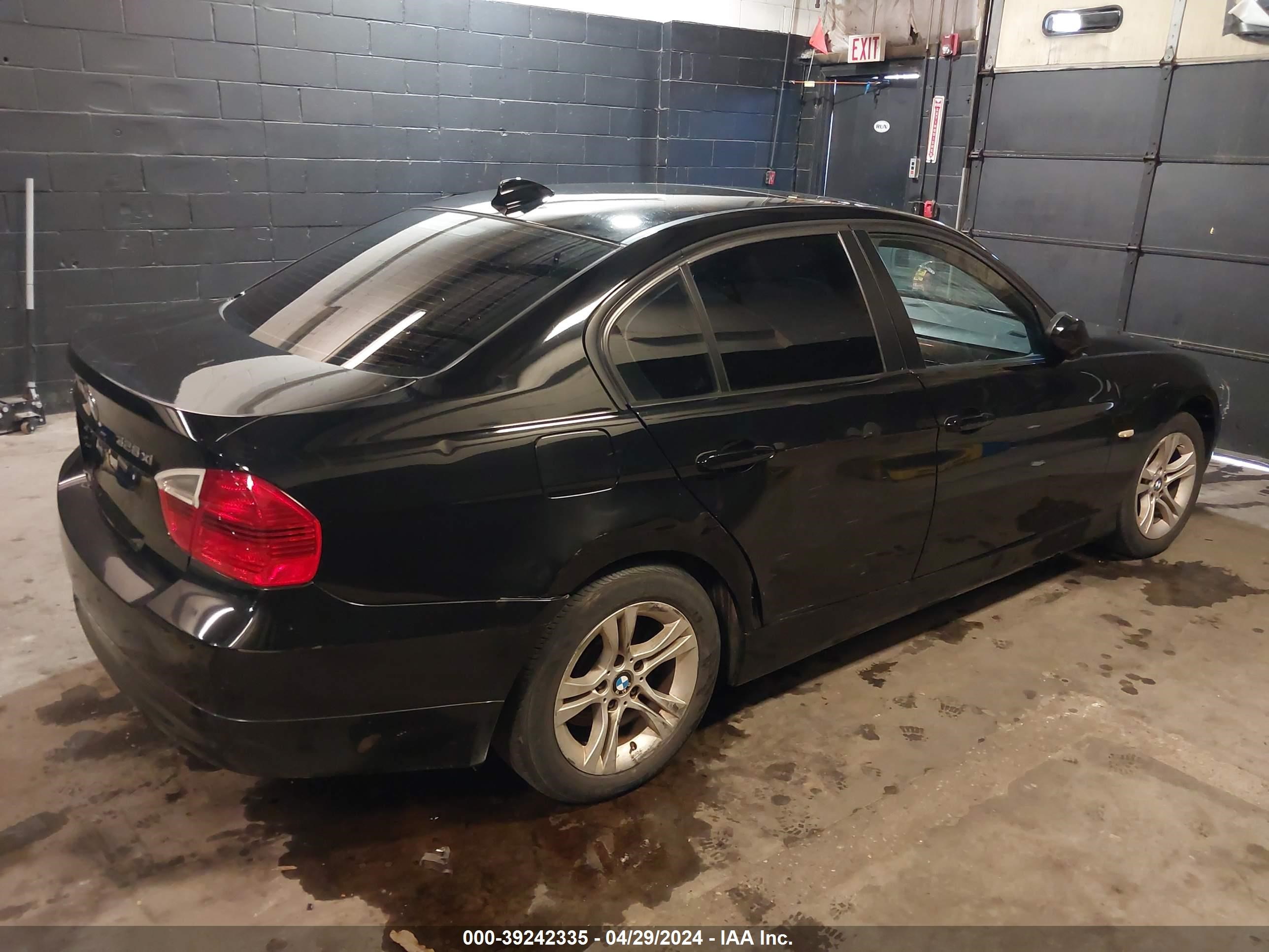 Photo 3 VIN: WBAVC73558KX92186 - BMW 3ER 