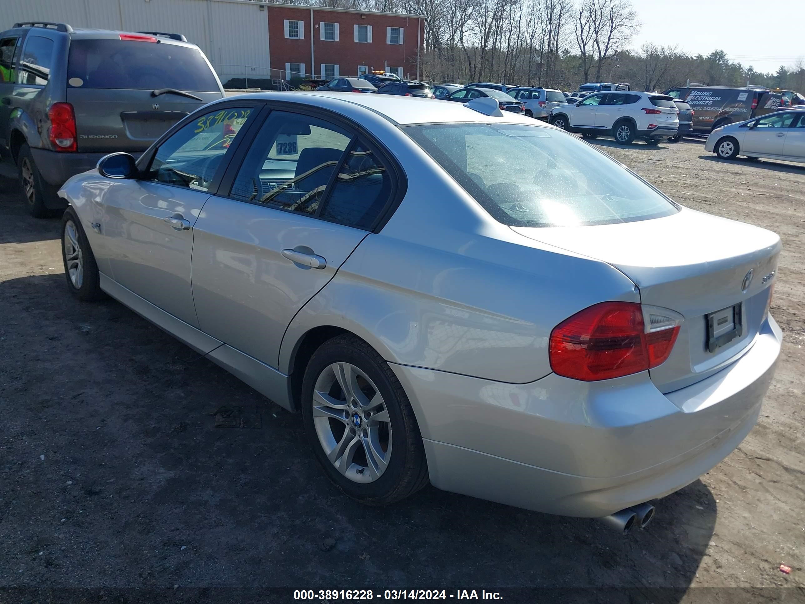 Photo 2 VIN: WBAVC73558KX92298 - BMW 3ER 