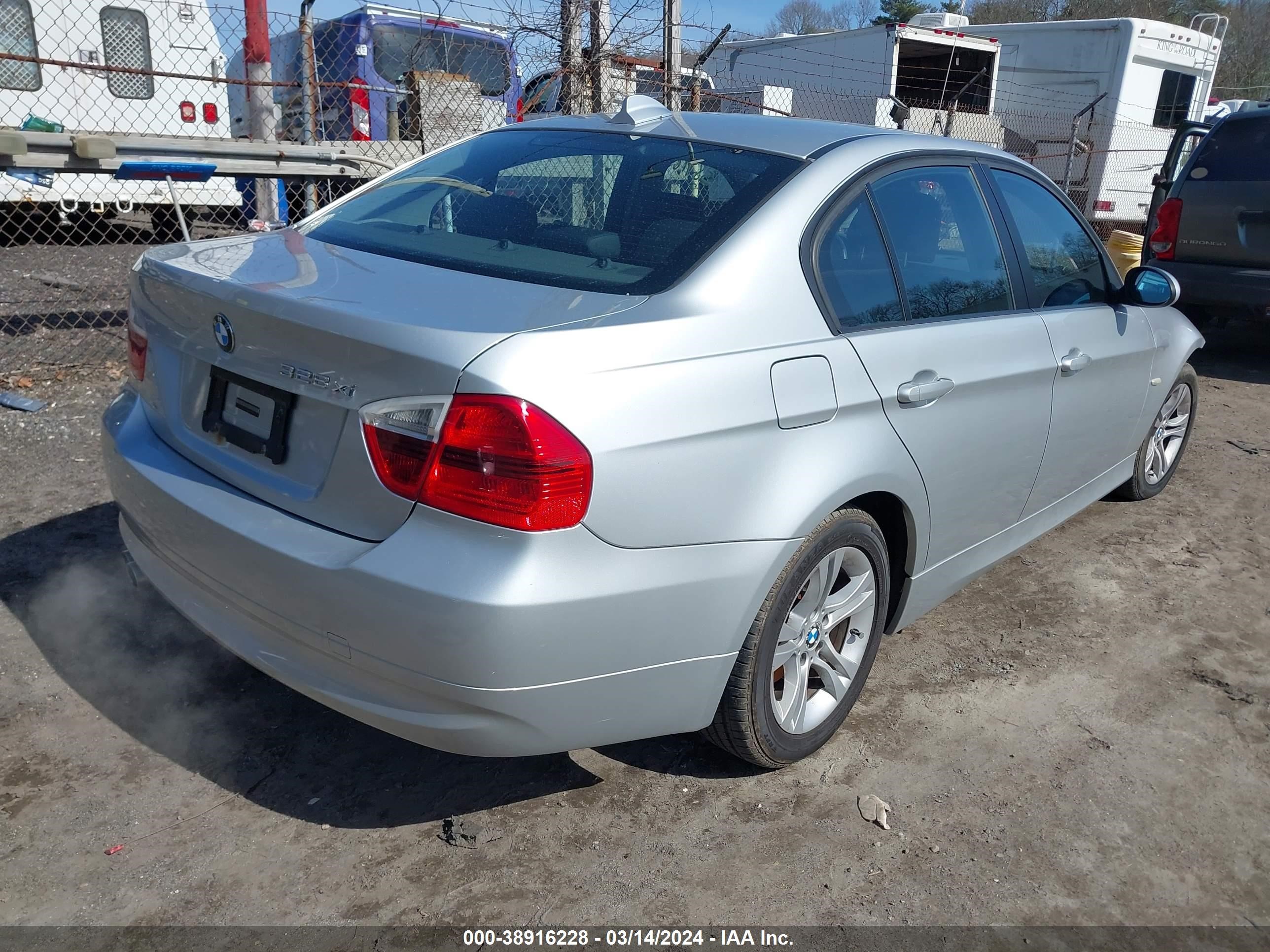 Photo 3 VIN: WBAVC73558KX92298 - BMW 3ER 