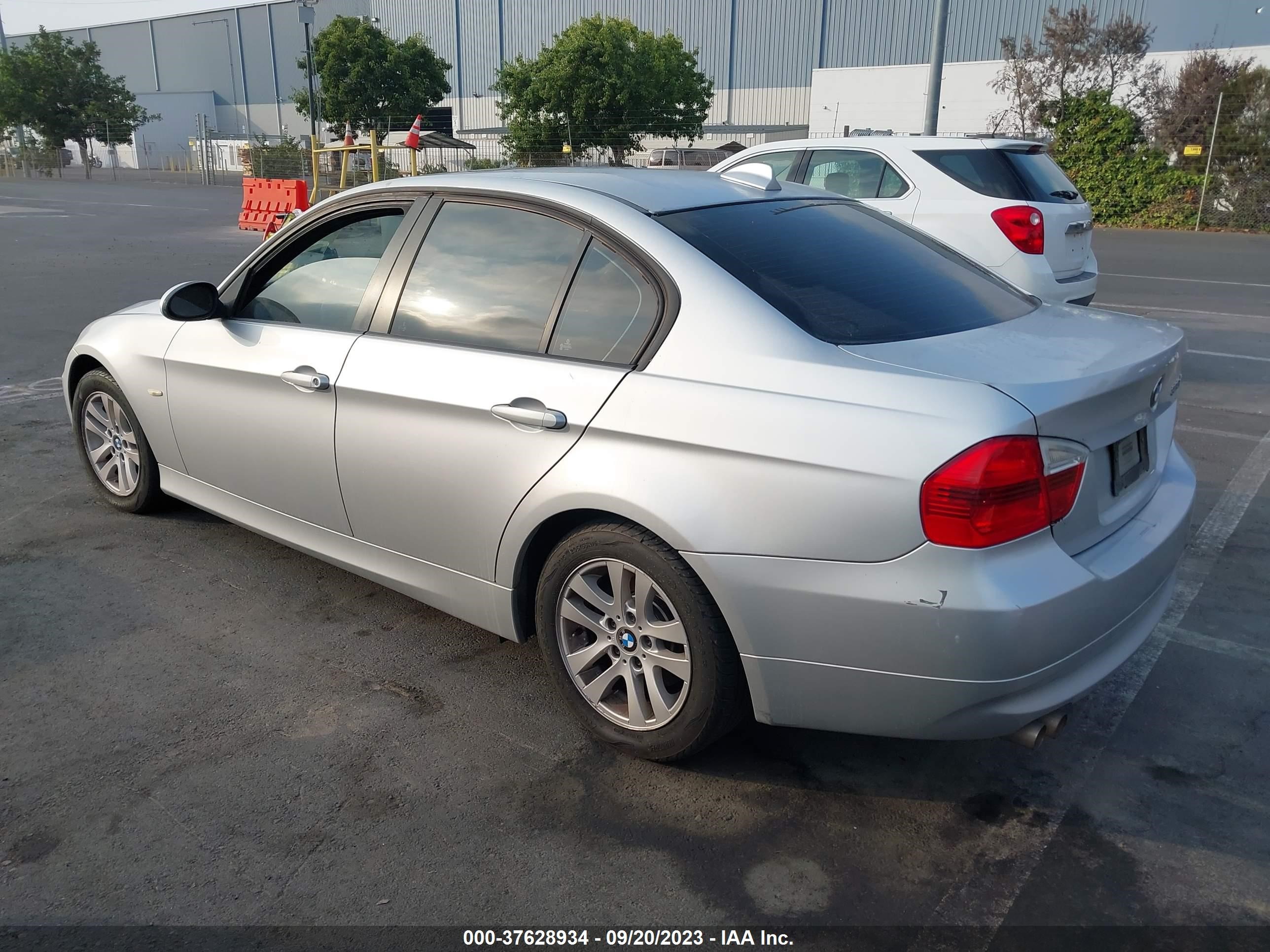 Photo 2 VIN: WBAVC73567KP33999 - BMW 3ER 