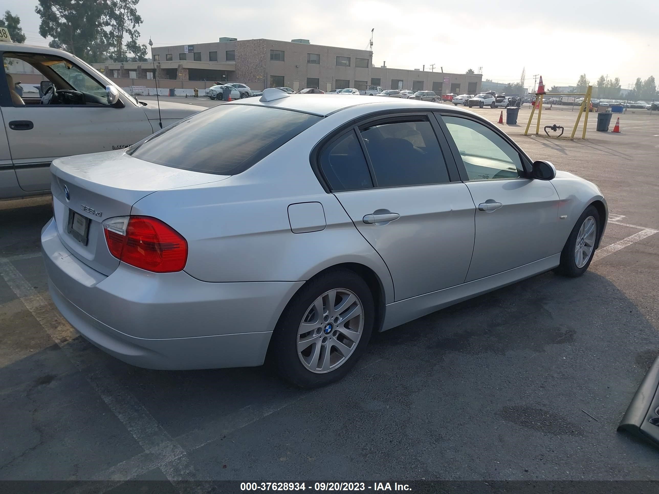 Photo 3 VIN: WBAVC73567KP33999 - BMW 3ER 