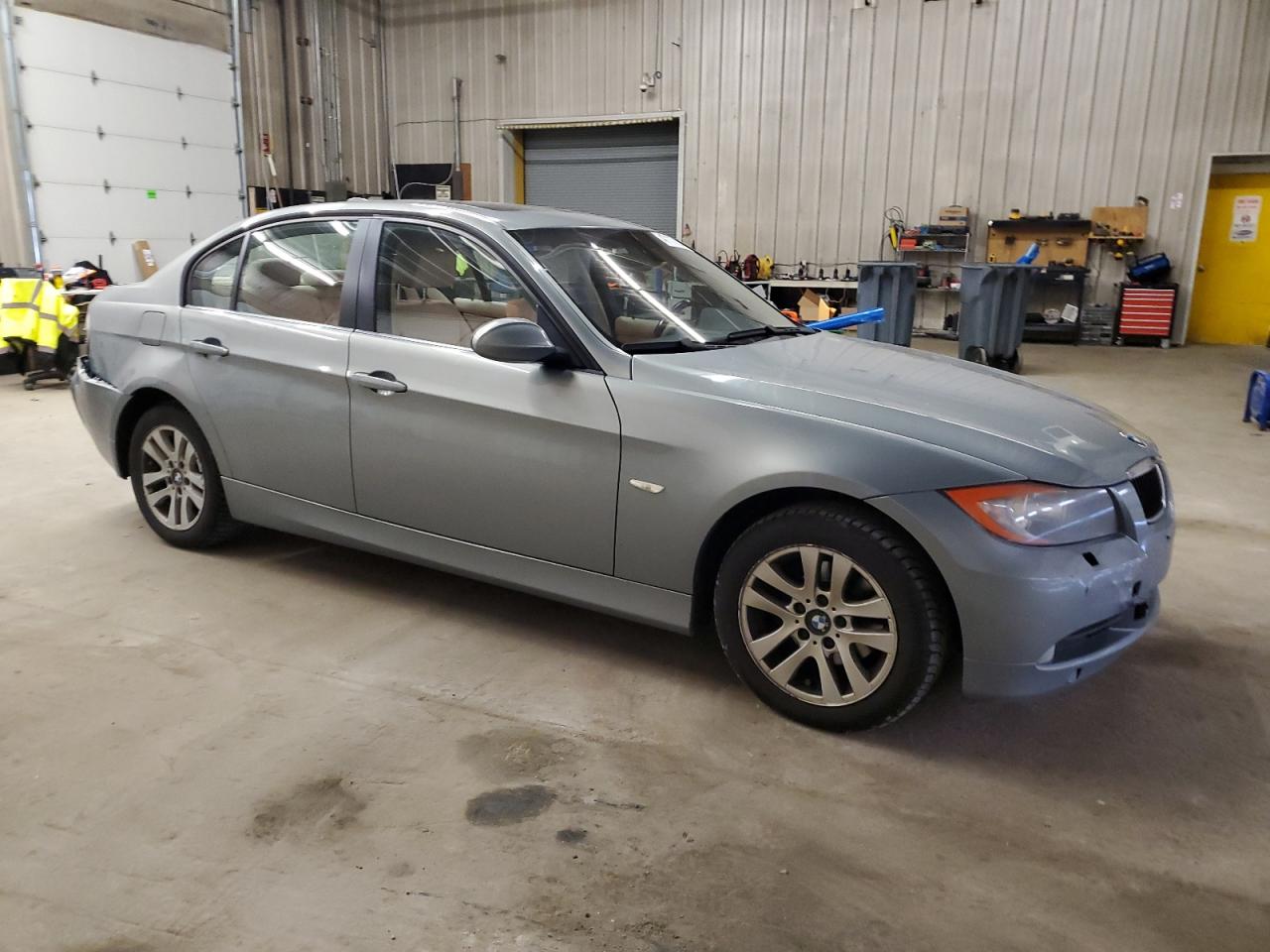 Photo 3 VIN: WBAVC73577KP34658 - BMW 3ER 