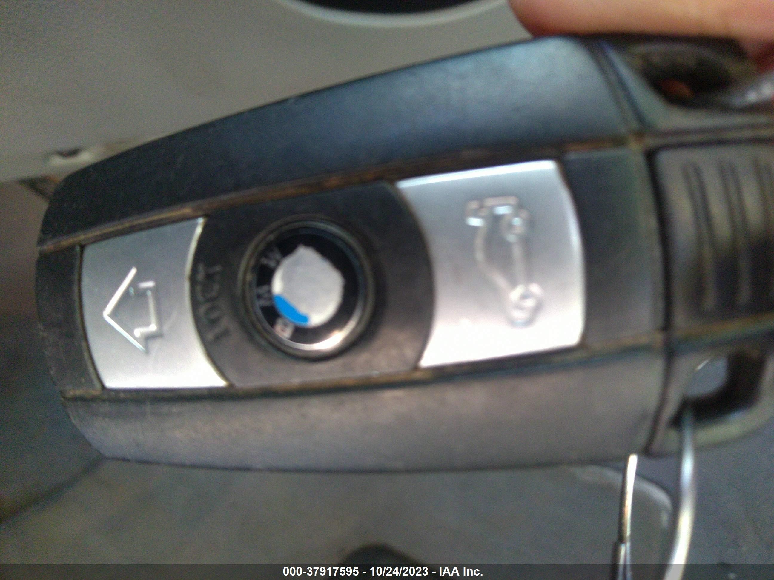 Photo 10 VIN: WBAVC73587KP33194 - BMW 3 SERIES 