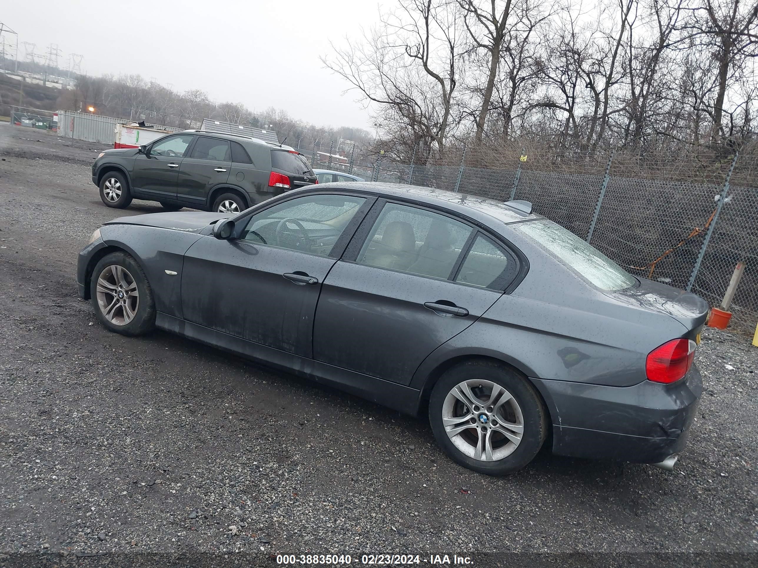 Photo 2 VIN: WBAVC73598KX92921 - BMW 3ER 