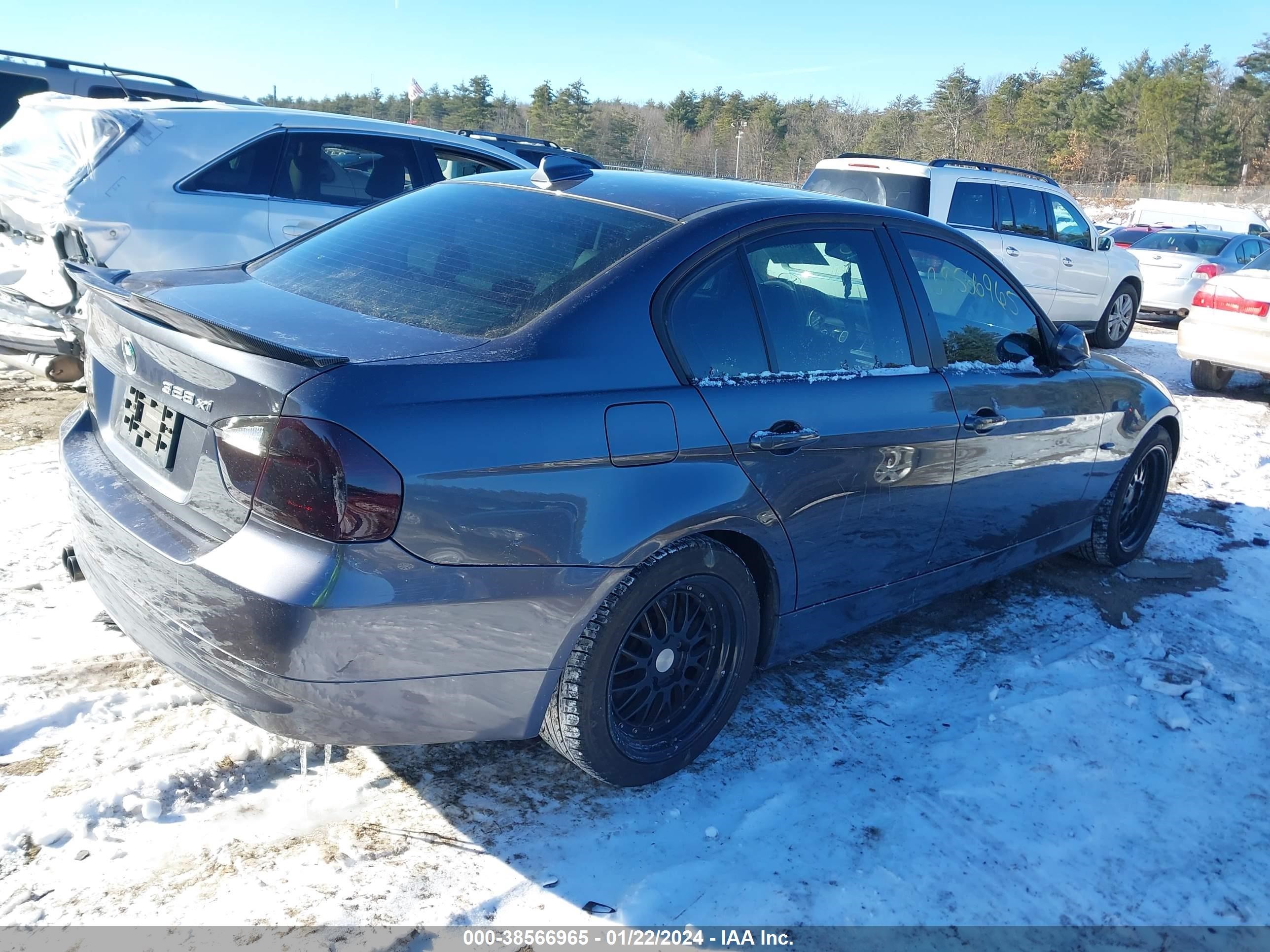 Photo 3 VIN: WBAVC735X7KP30426 - BMW 3ER 