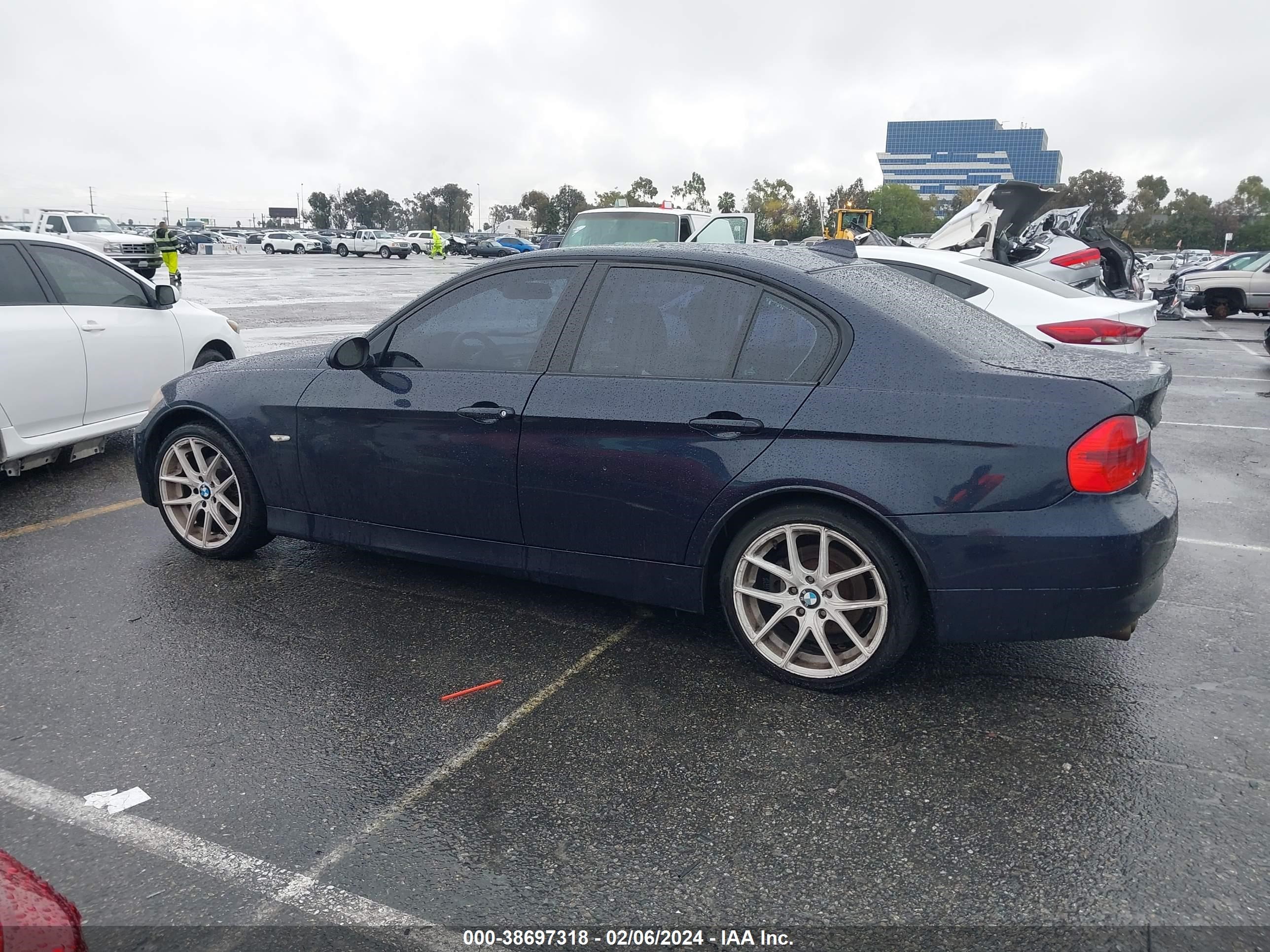 Photo 13 VIN: WBAVC93547KX56399 - BMW 3ER 