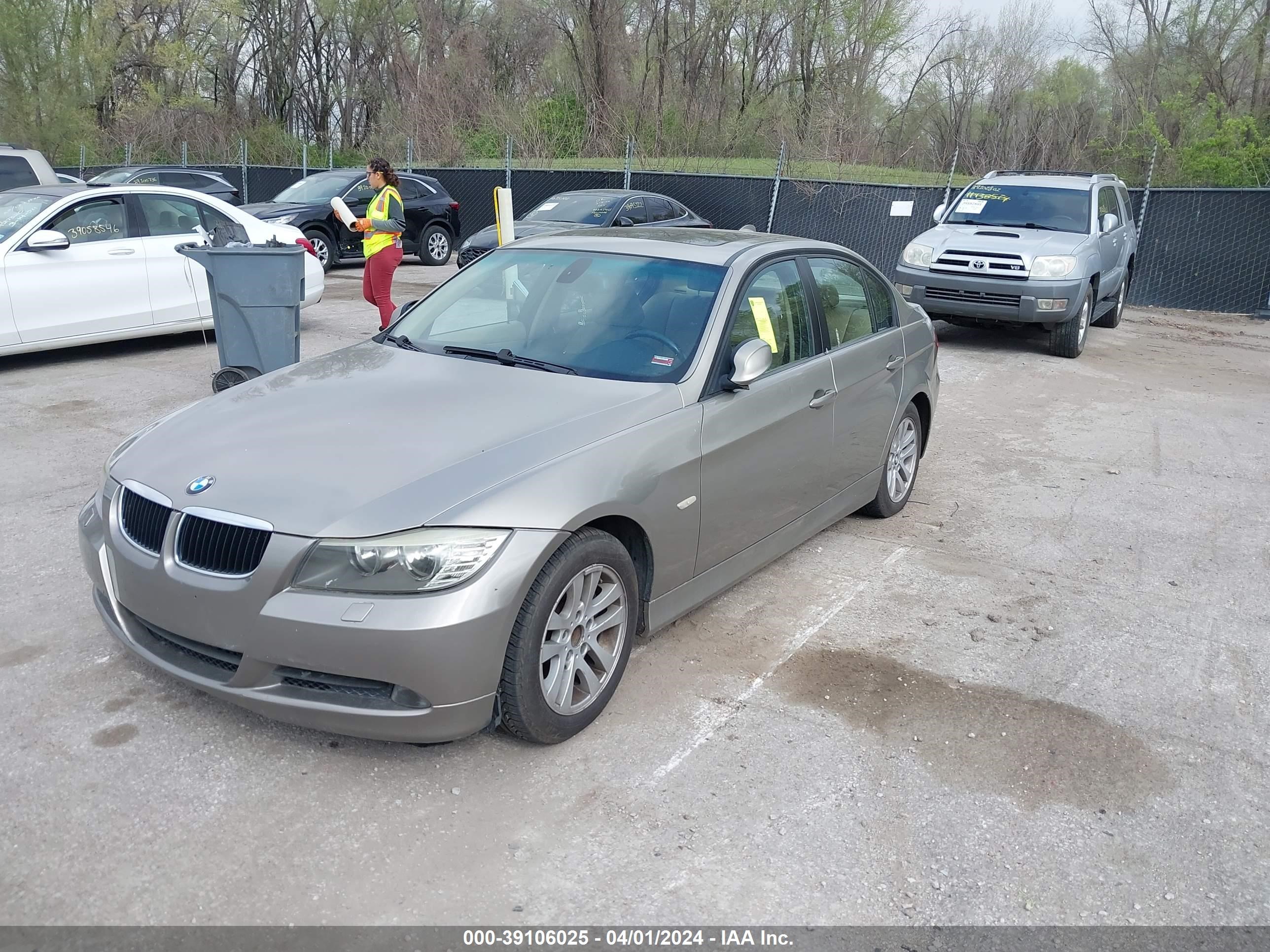 Photo 1 VIN: WBAVC93557K031068 - BMW 3ER 