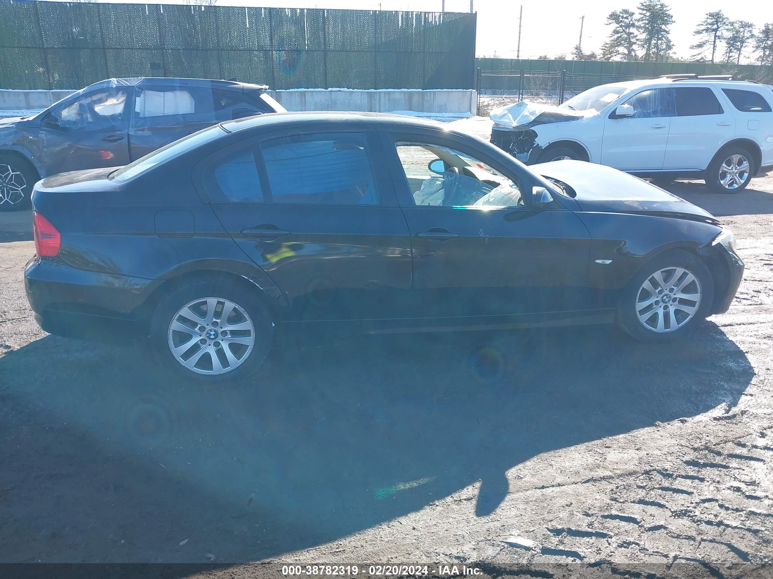 Photo 12 VIN: WBAVC93557KX56184 - BMW 3ER 