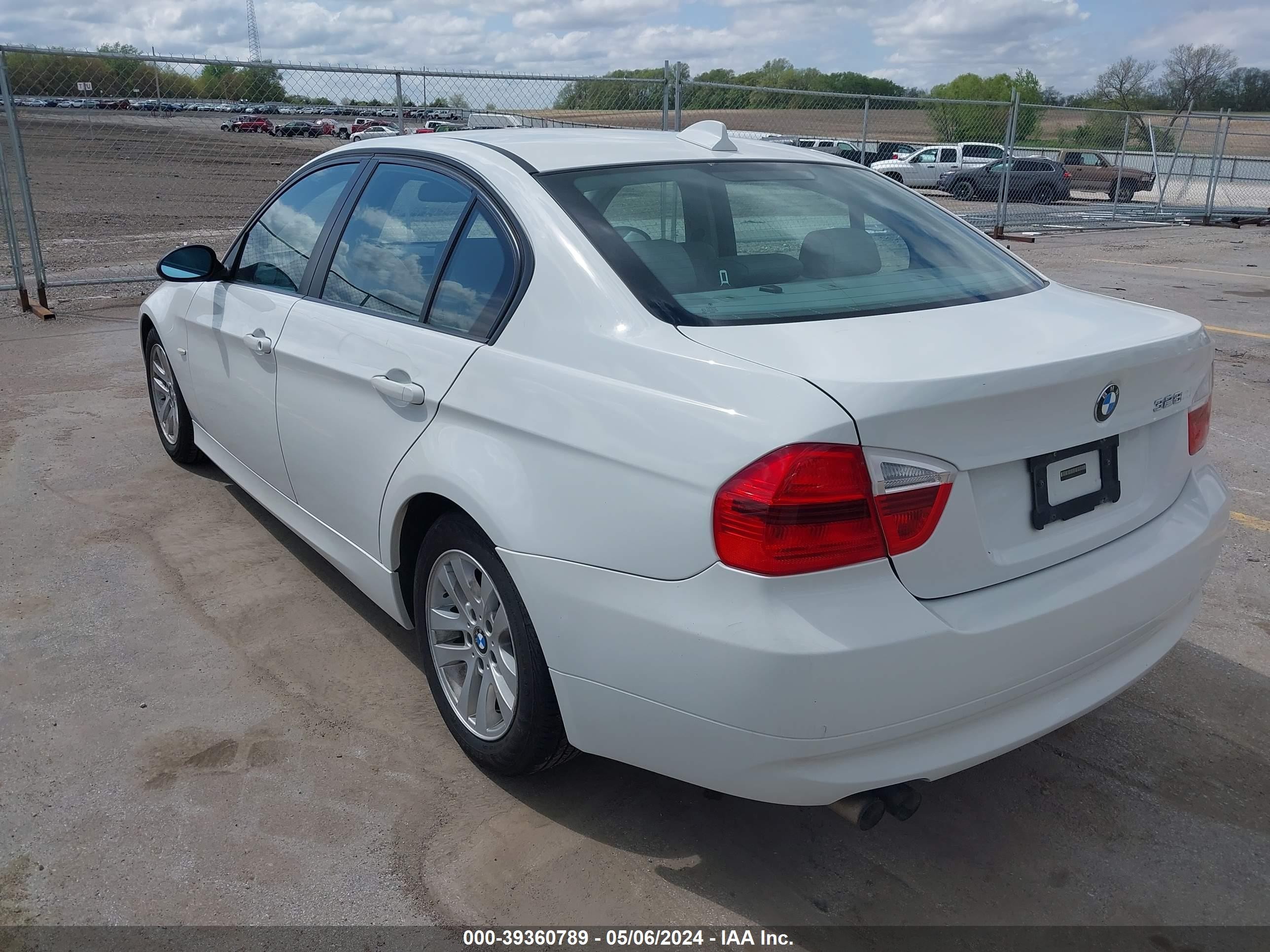 Photo 2 VIN: WBAVC93567KX59336 - BMW 3ER 