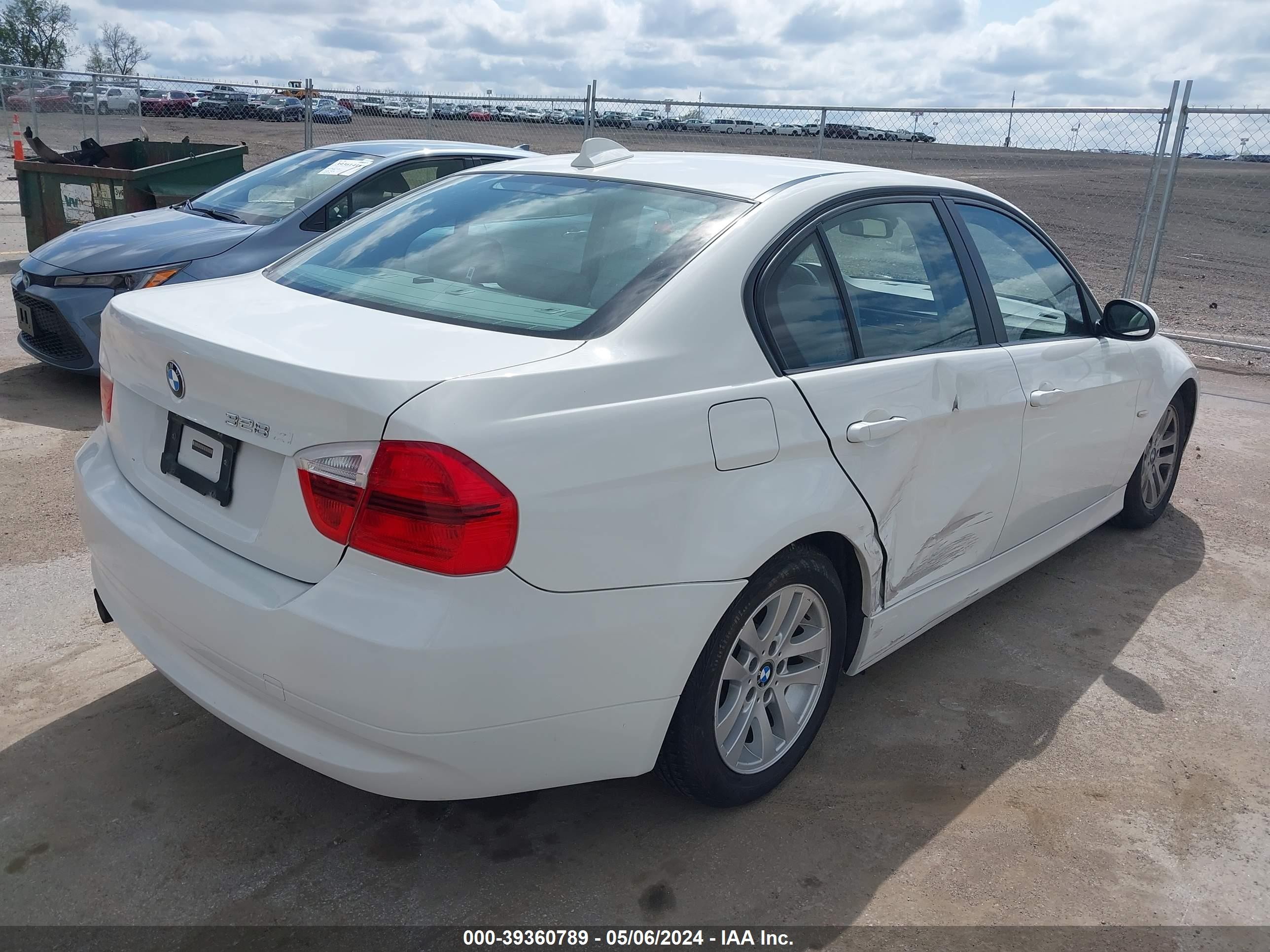 Photo 3 VIN: WBAVC93567KX59336 - BMW 3ER 