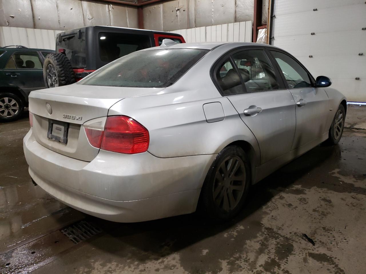 Photo 2 VIN: WBAVC93567KX59594 - BMW 3ER 