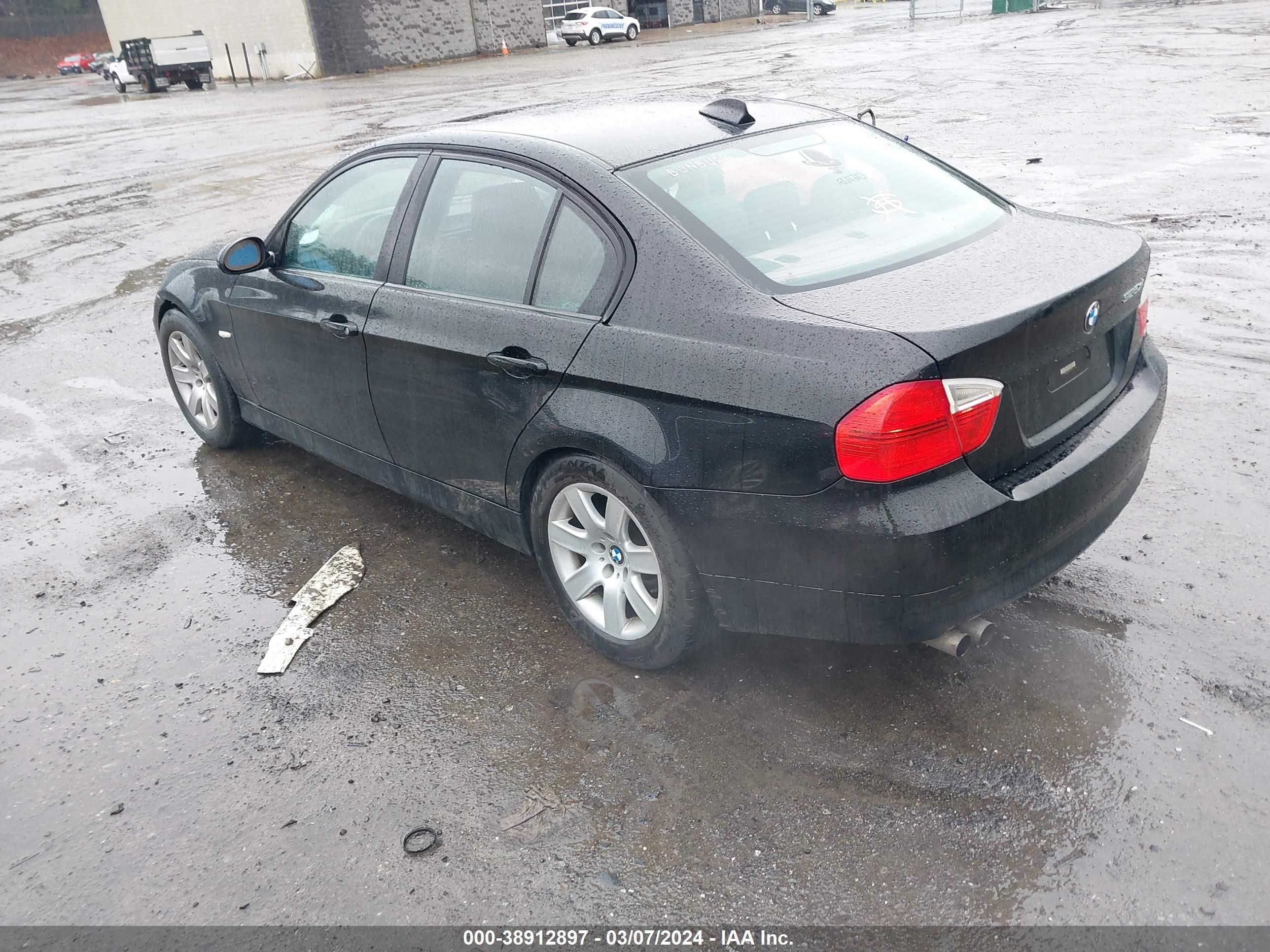 Photo 2 VIN: WBAVD135X6KV13337 - BMW 3ER 