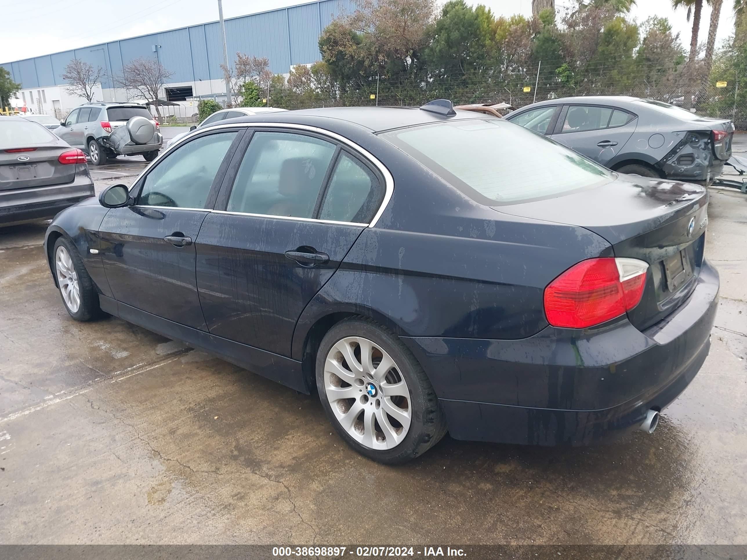 Photo 2 VIN: WBAVD535X7A007408 - BMW 3ER 