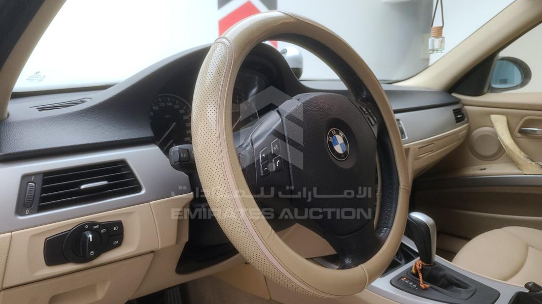 Photo 17 VIN: WBAVG71068A402665 - BMW 320I 