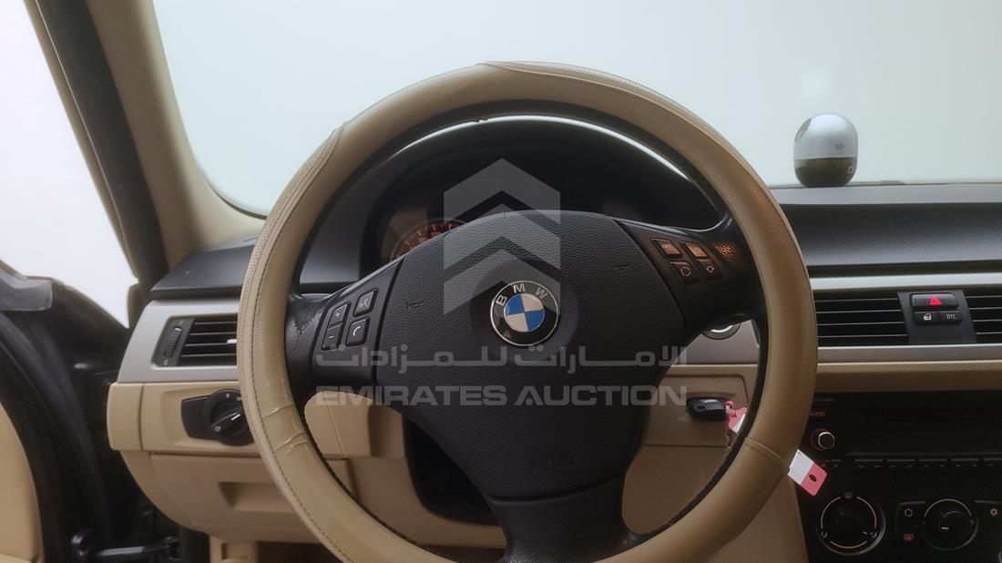 Photo 19 VIN: WBAVG71068A402665 - BMW 320I 