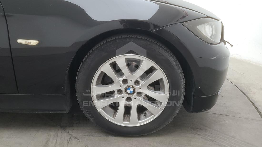 Photo 33 VIN: WBAVG71068A402665 - BMW 320I 