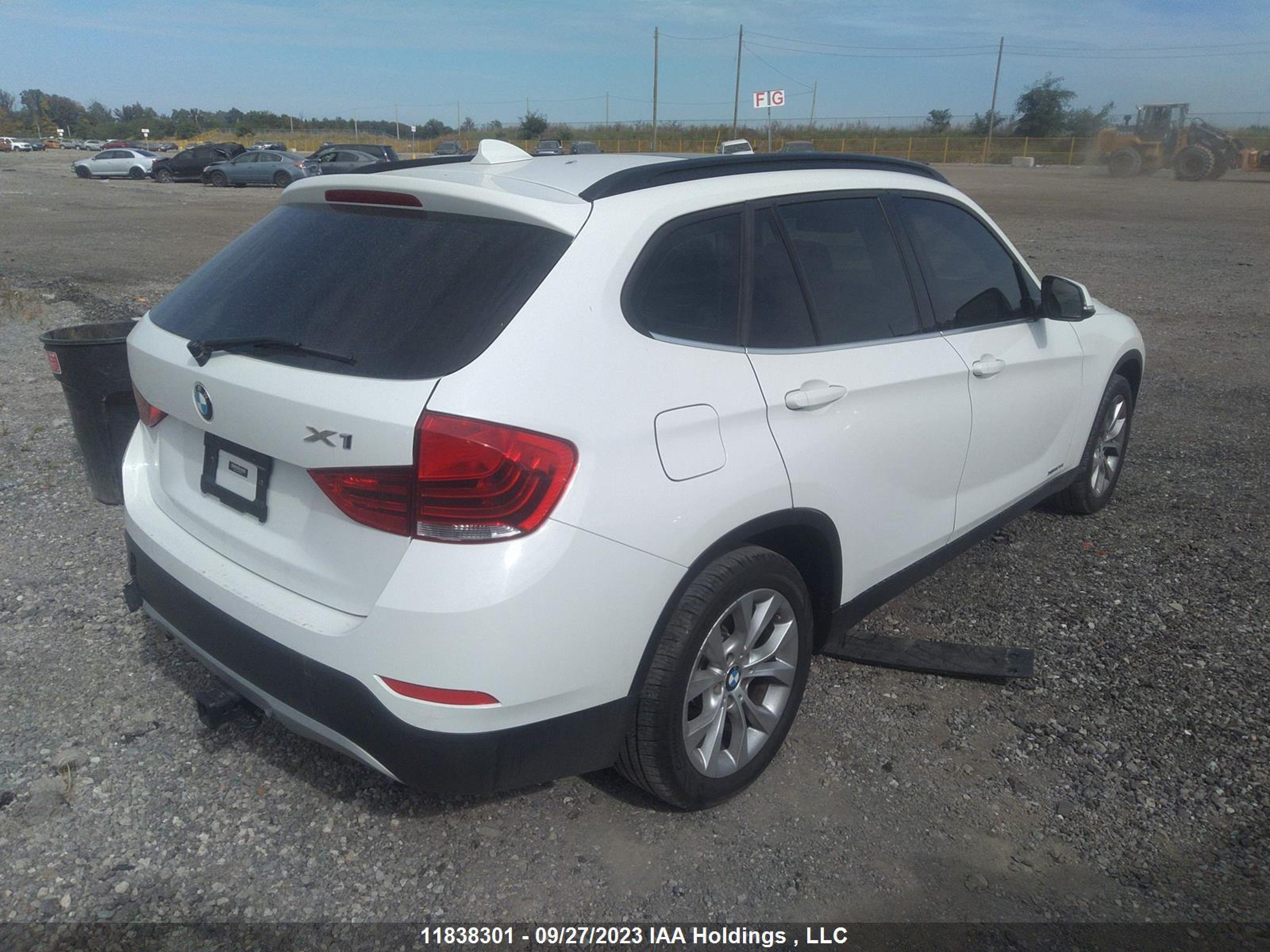 Photo 3 VIN: WBAVL1C53EVR93463 - BMW X1 