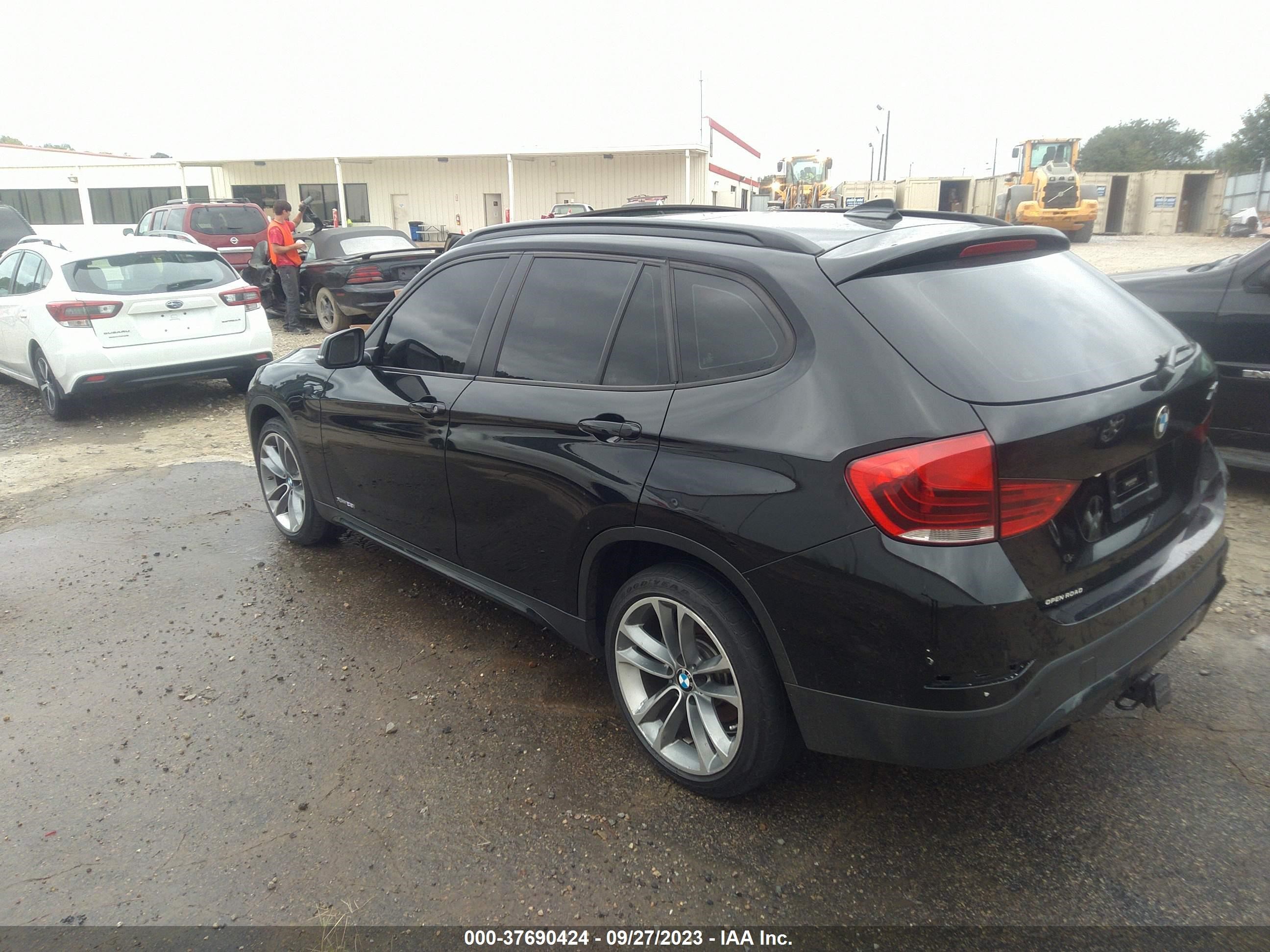 Photo 2 VIN: WBAVL1C56DVR87803 - BMW X1 