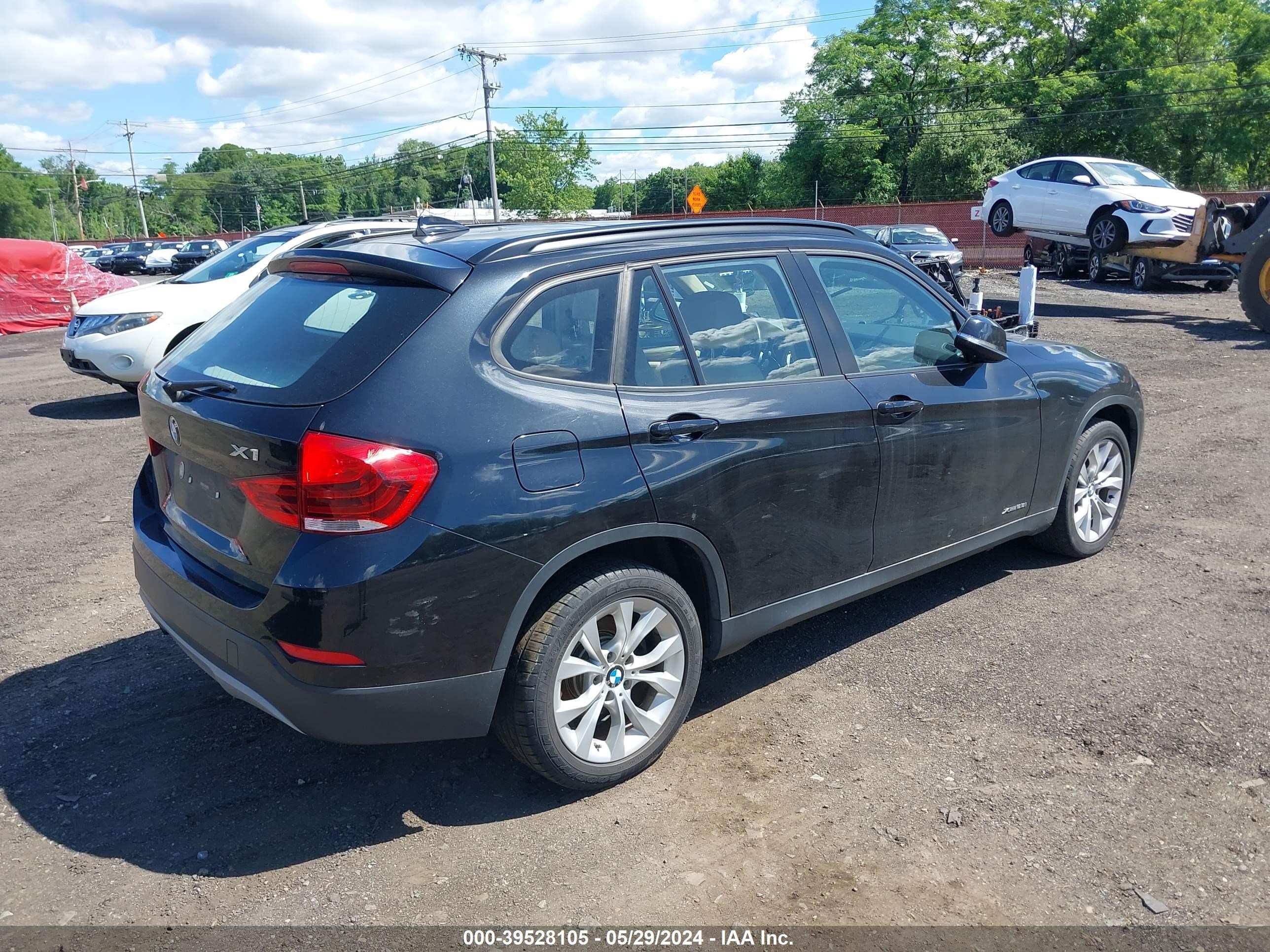 Photo 3 VIN: WBAVL1C56EVY12257 - BMW X1 