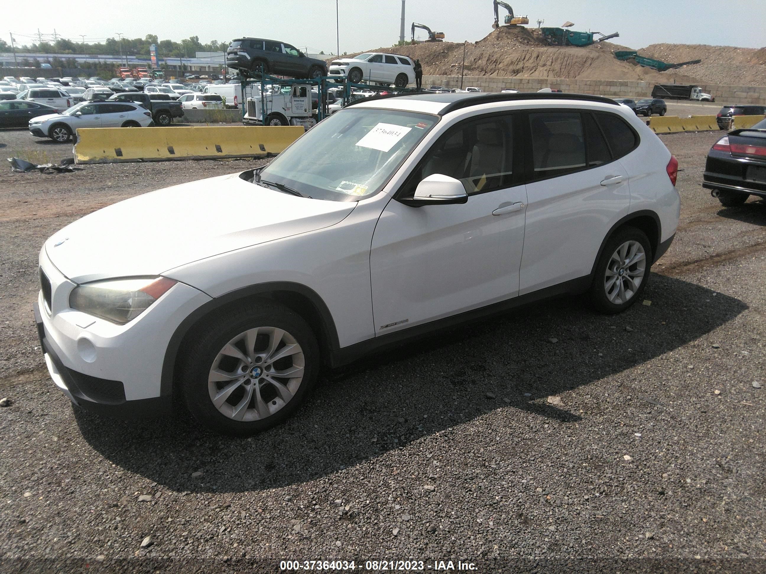 Photo 1 VIN: WBAVL1C56EVY24098 - BMW X1 