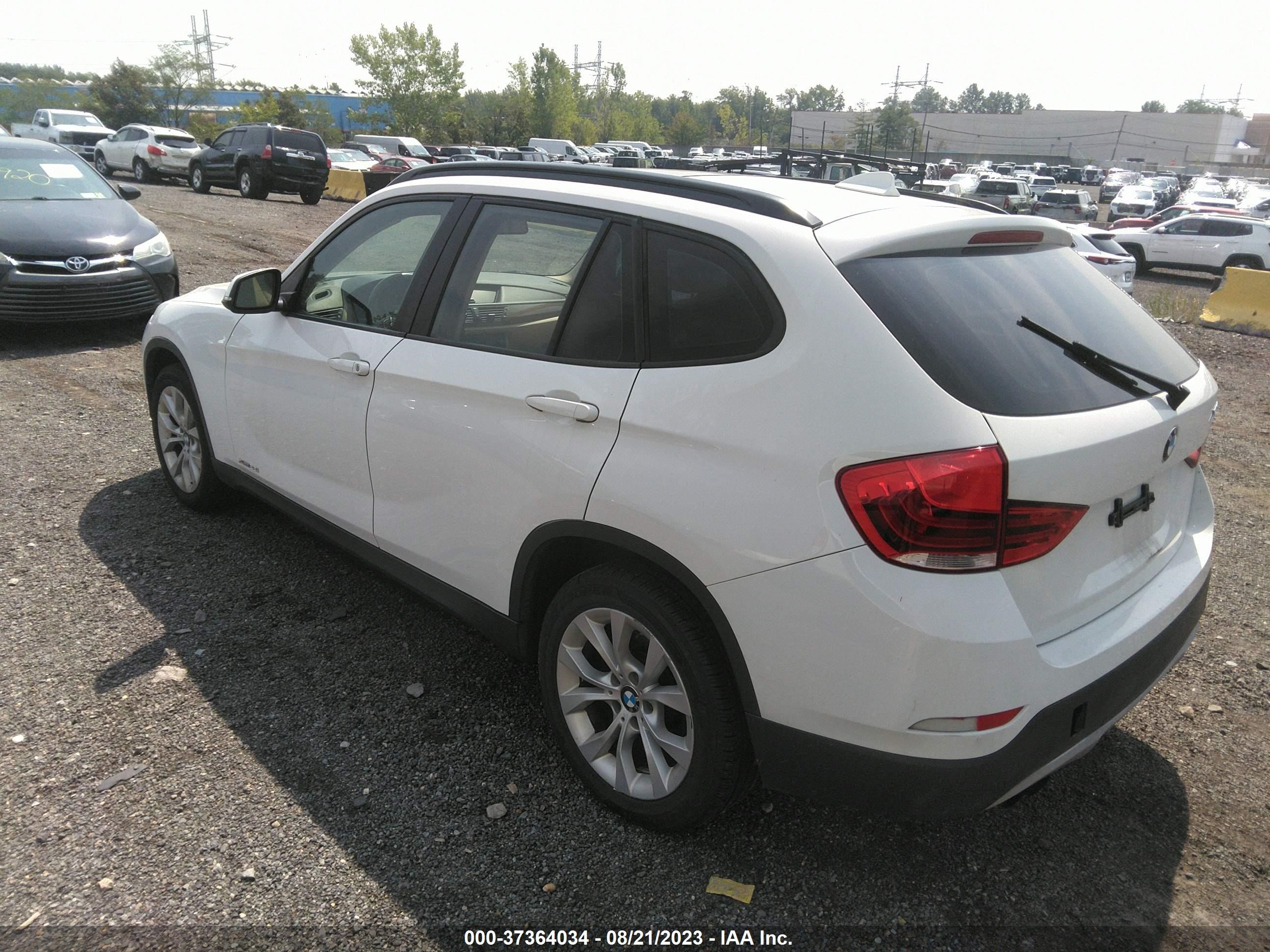 Photo 2 VIN: WBAVL1C56EVY24098 - BMW X1 