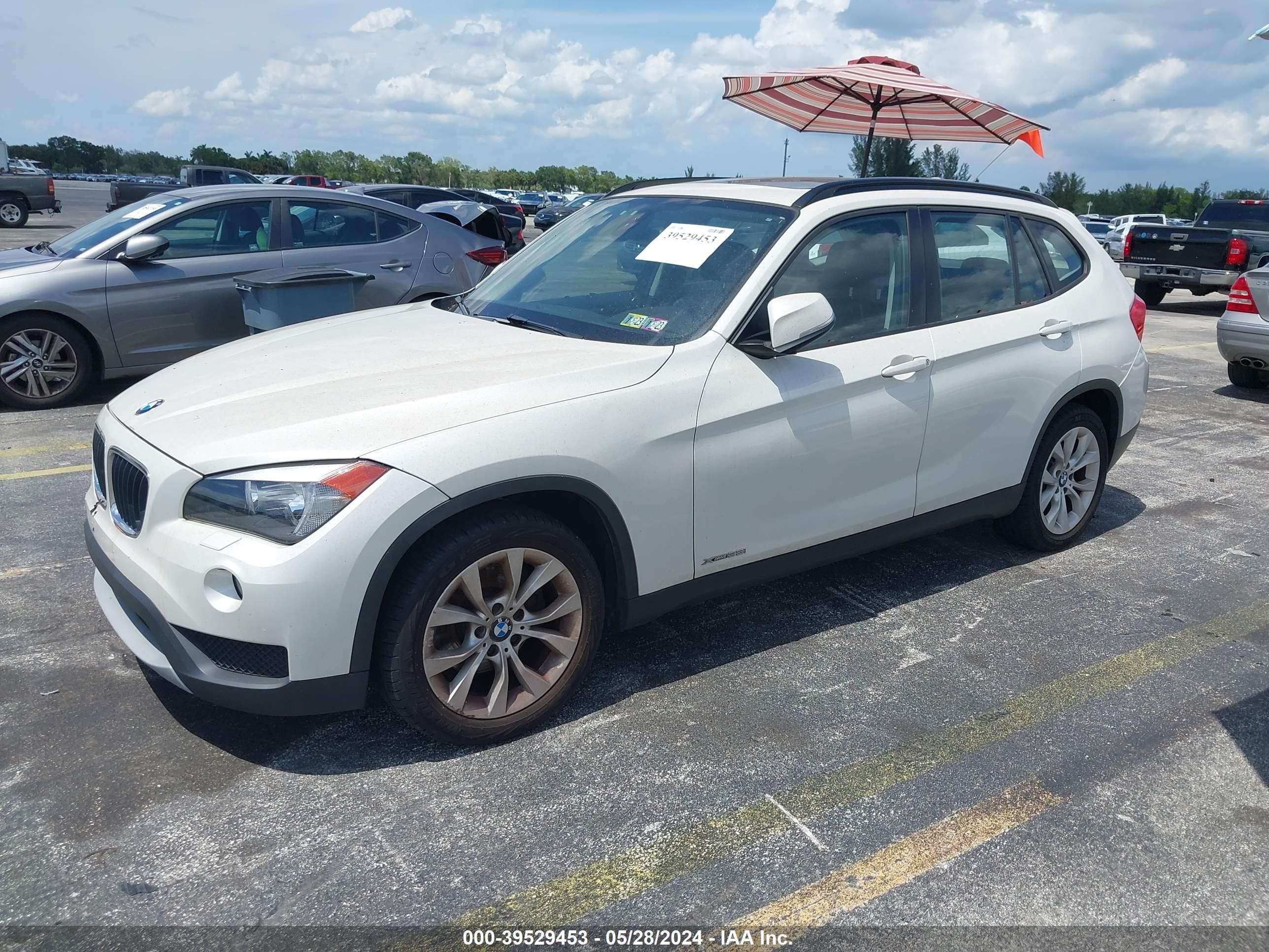 Photo 1 VIN: WBAVL1C5XDVR81891 - BMW X1 